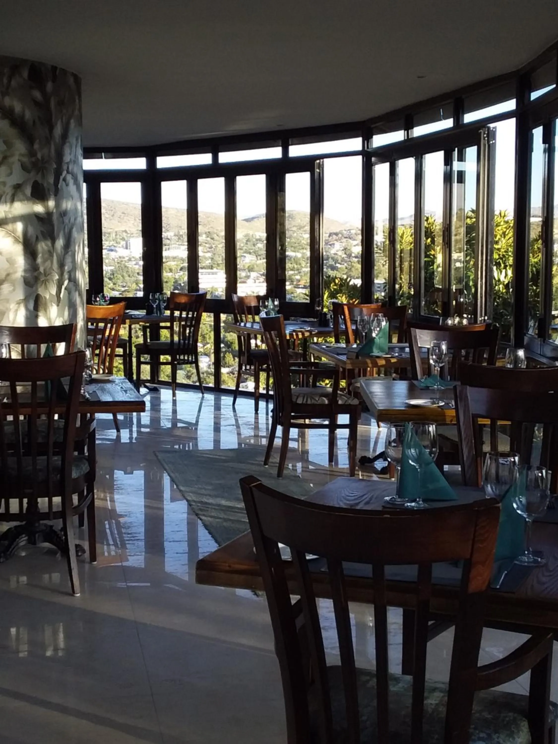 Restaurant/places to eat in Hotel Thule