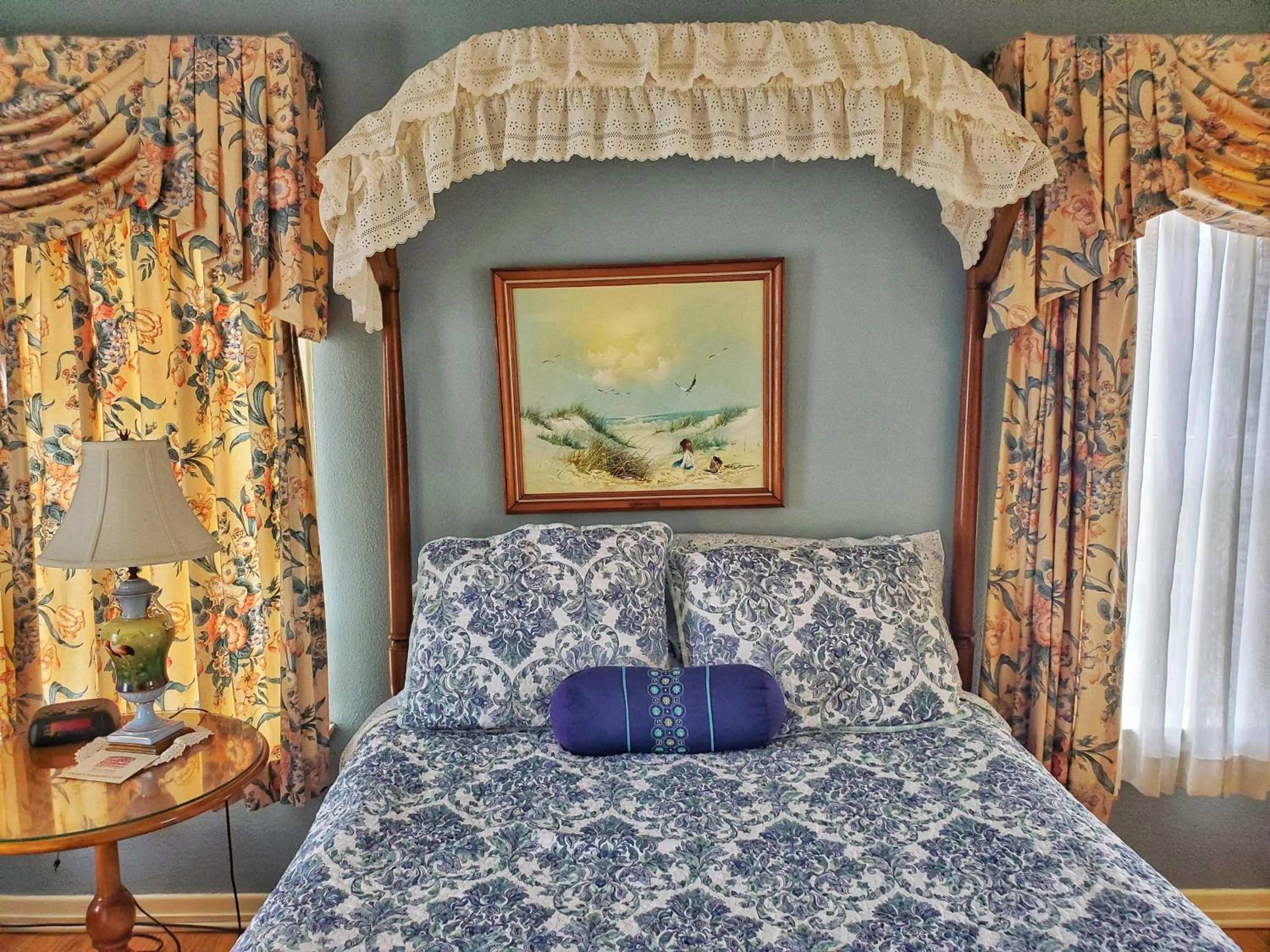 Bed in Montague Inn Bed & Breakfast