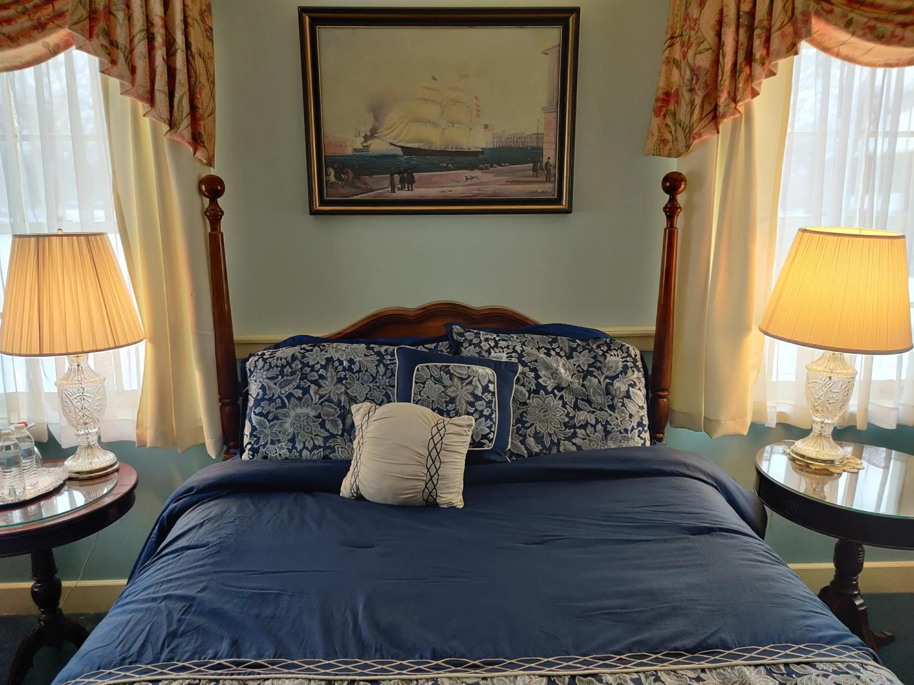 Bed in Montague Inn Bed & Breakfast