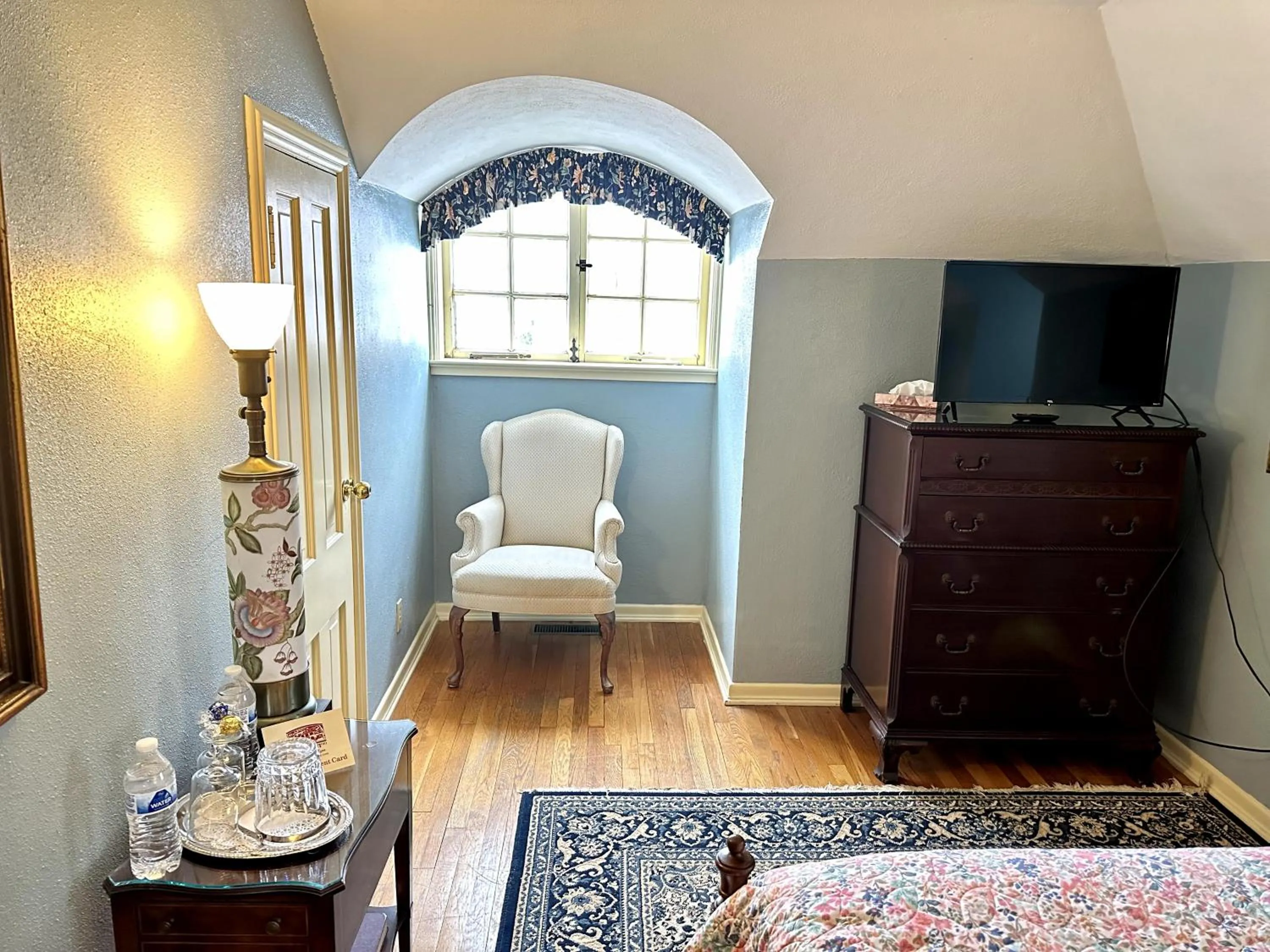 Bed in Montague Inn Bed & Breakfast