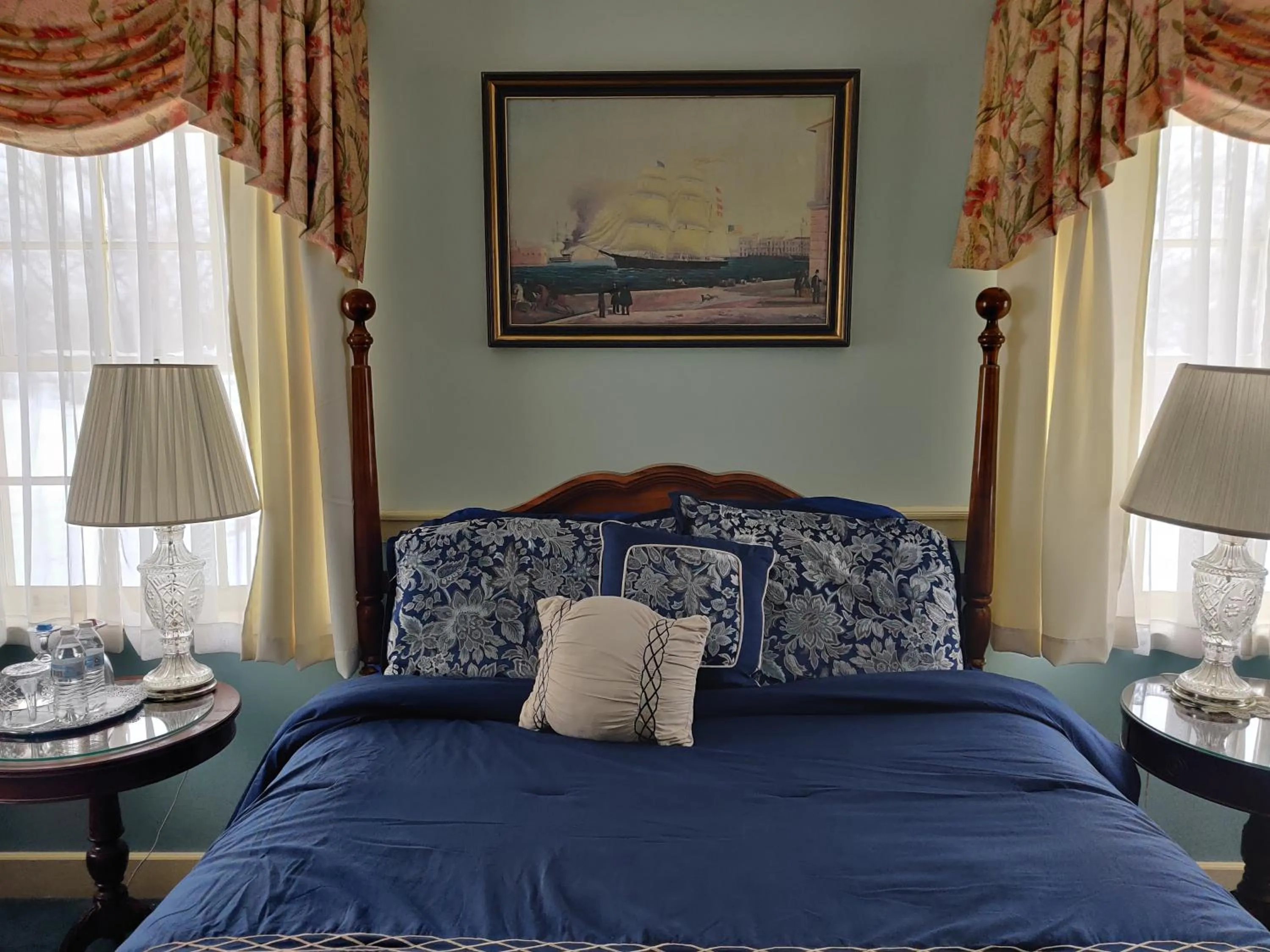 Bed in Montague Inn Bed & Breakfast