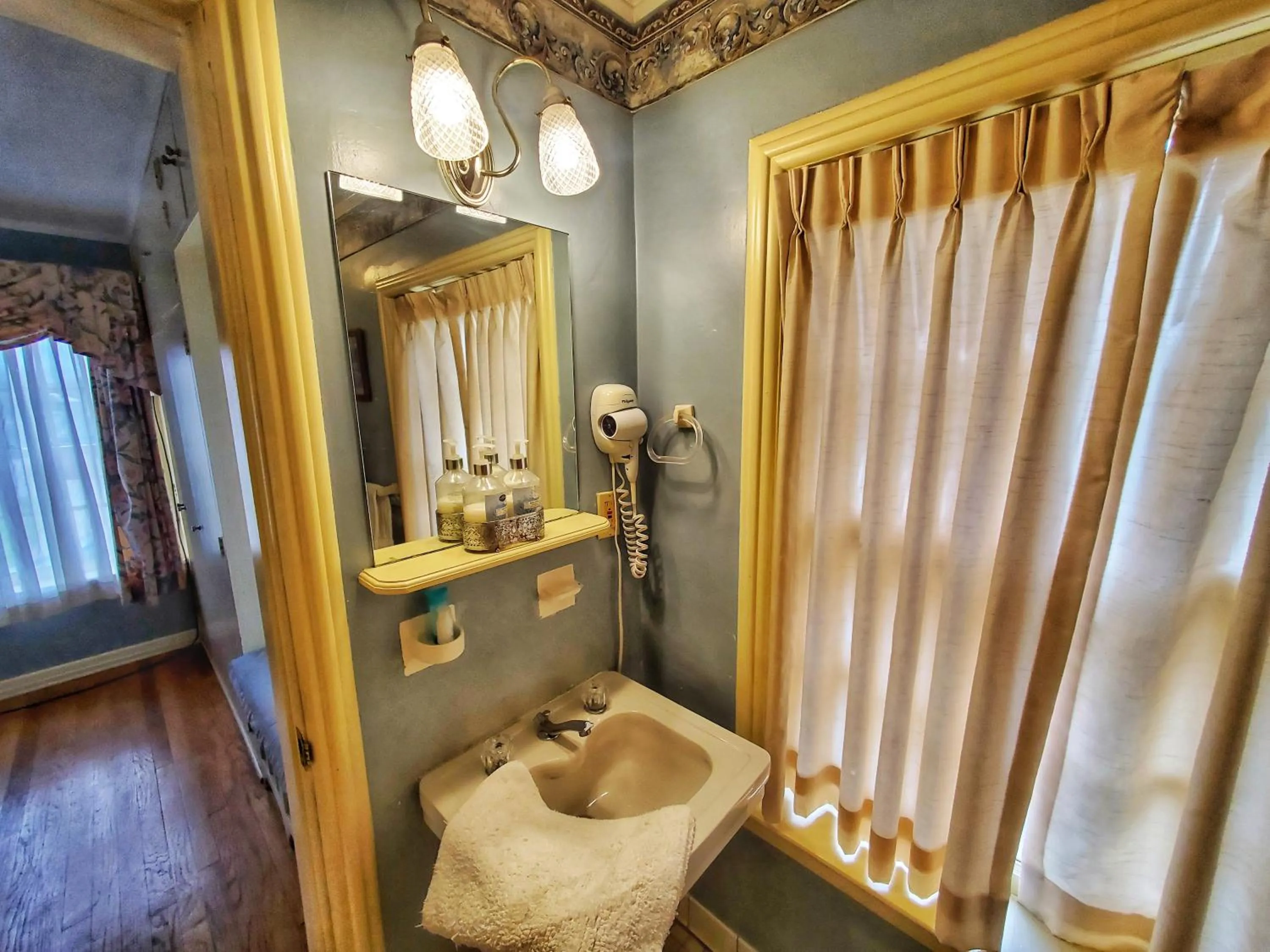 Montague Inn Bed & Breakfast