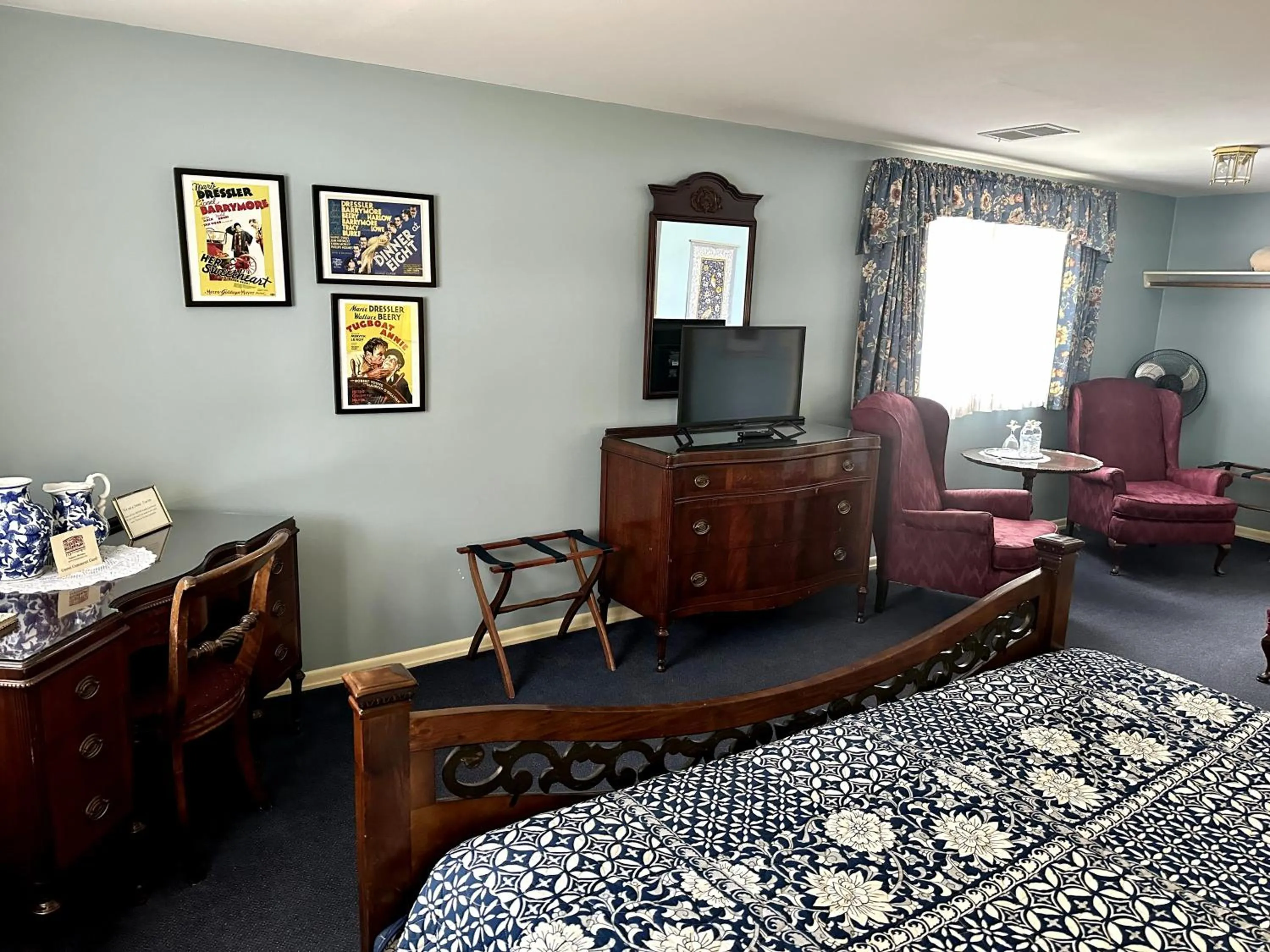 Bed in Montague Inn Bed & Breakfast