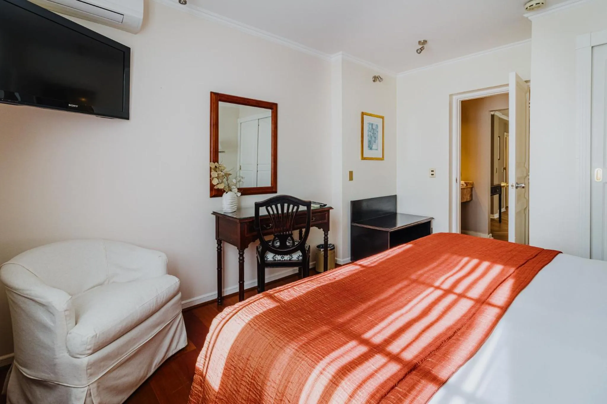 Bedroom, Bed in Orly Suites