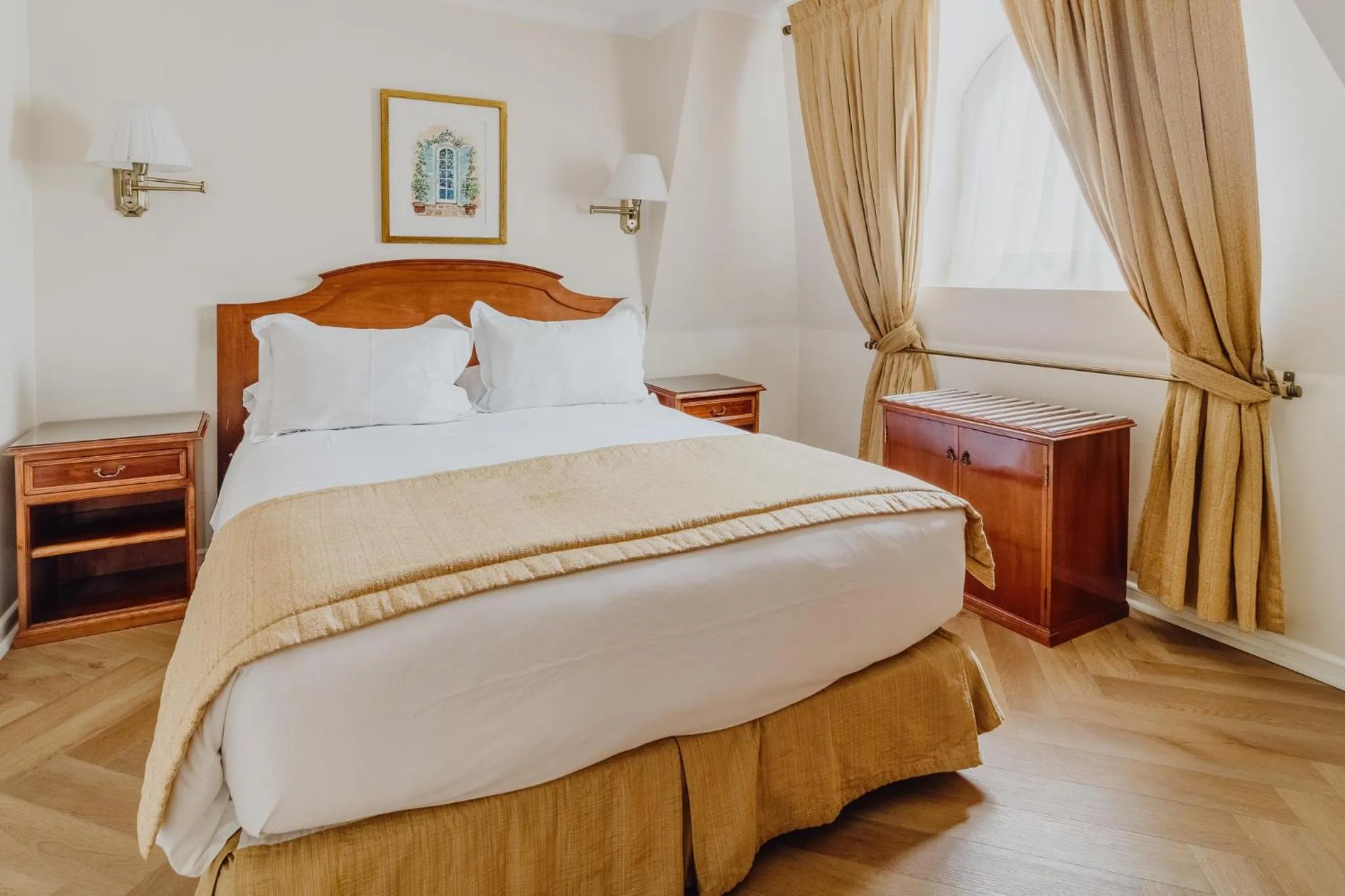 Bedroom, Bed in Orly Suites