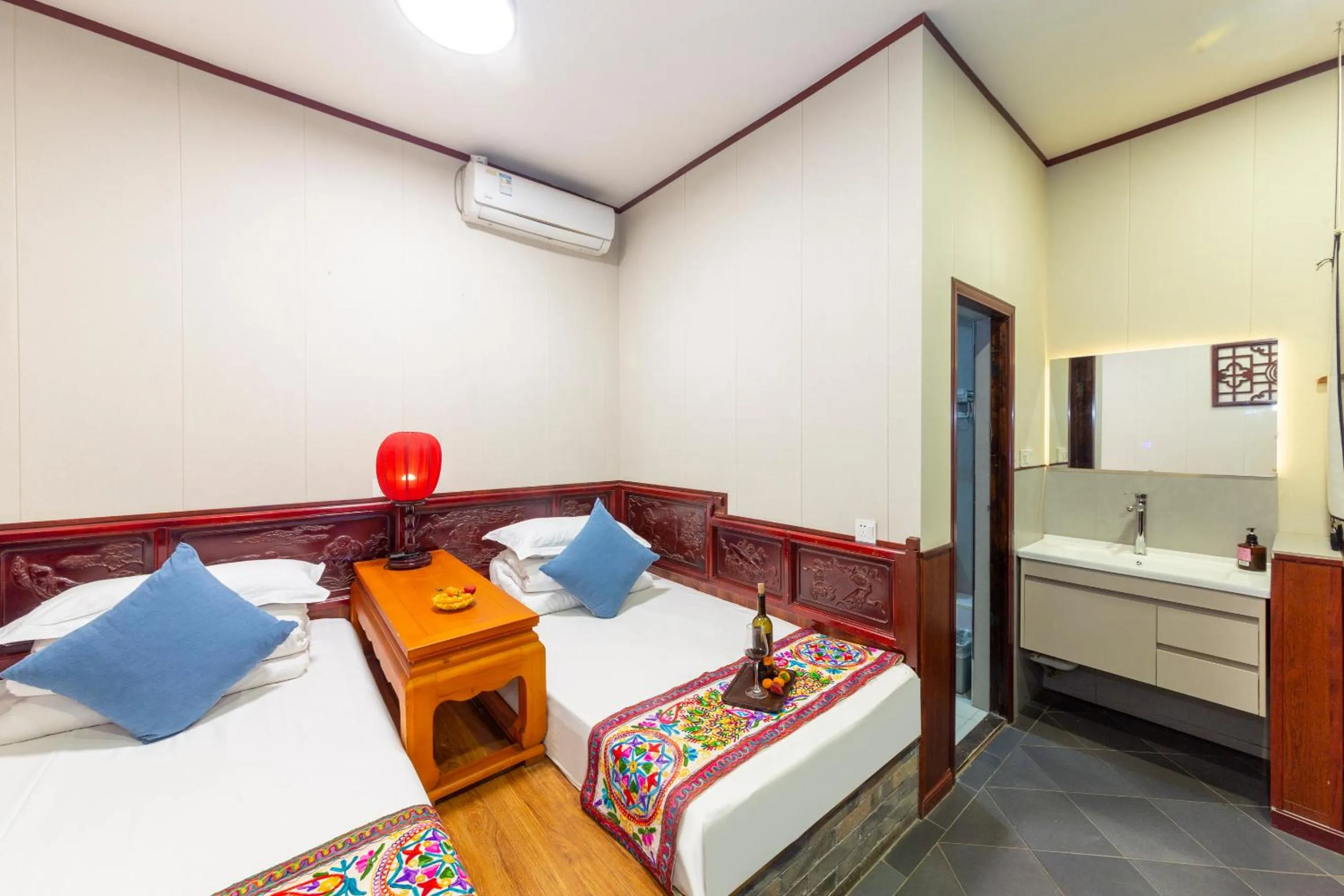 Photo of the whole room, Bed in Pingyao Harmony Hotel