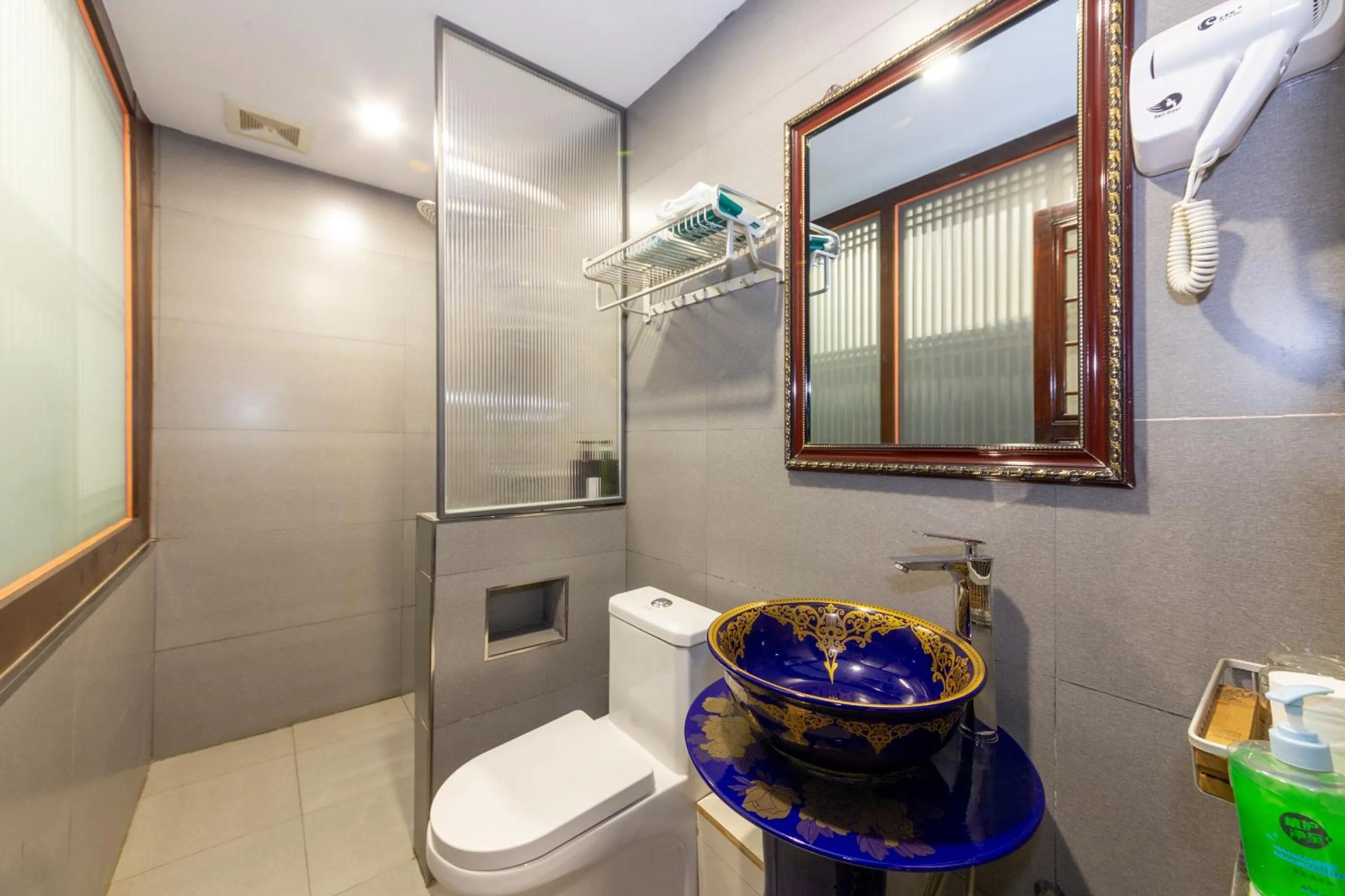 Toilet in Pingyao Harmony Hotel