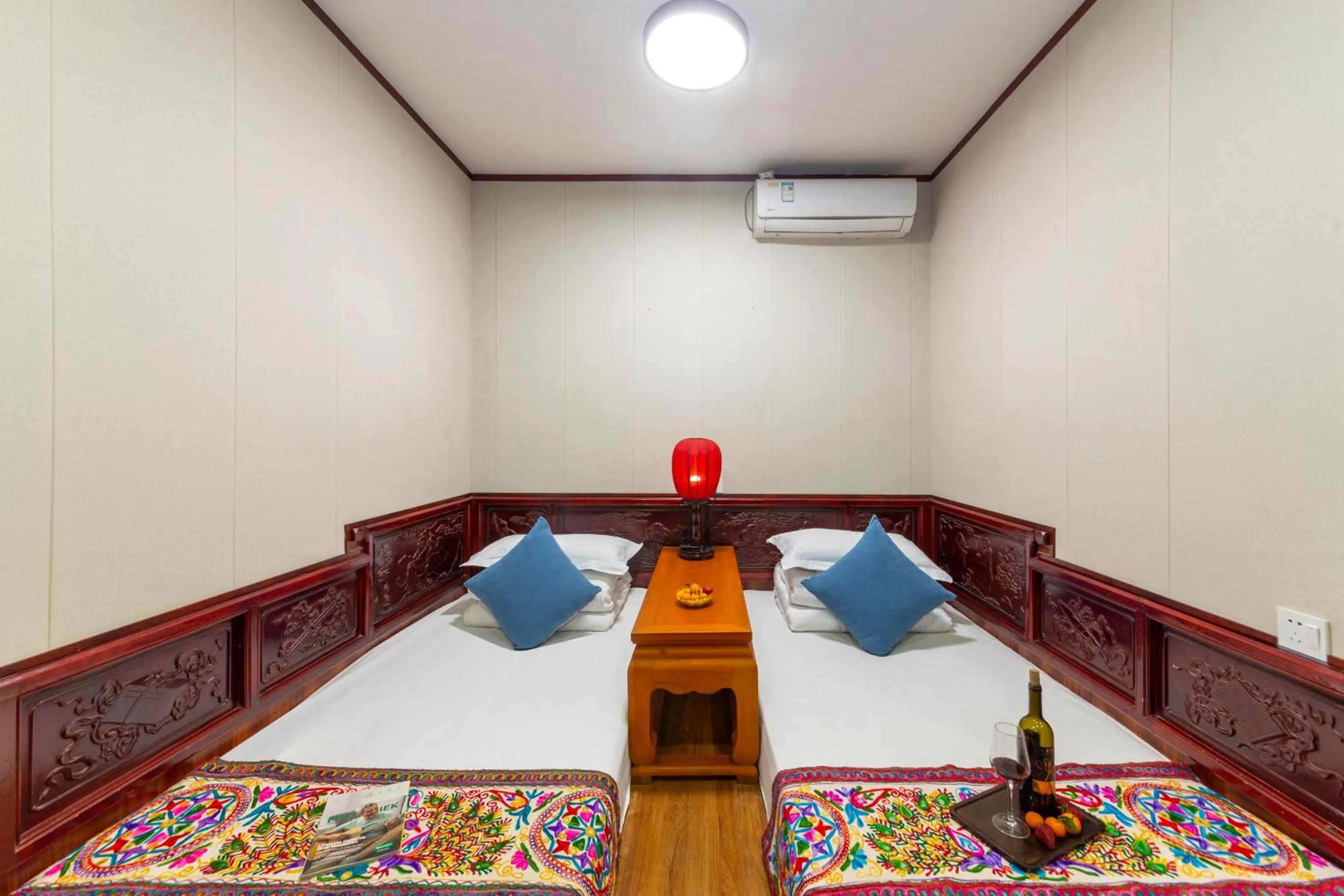 Bed in Pingyao Harmony Hotel