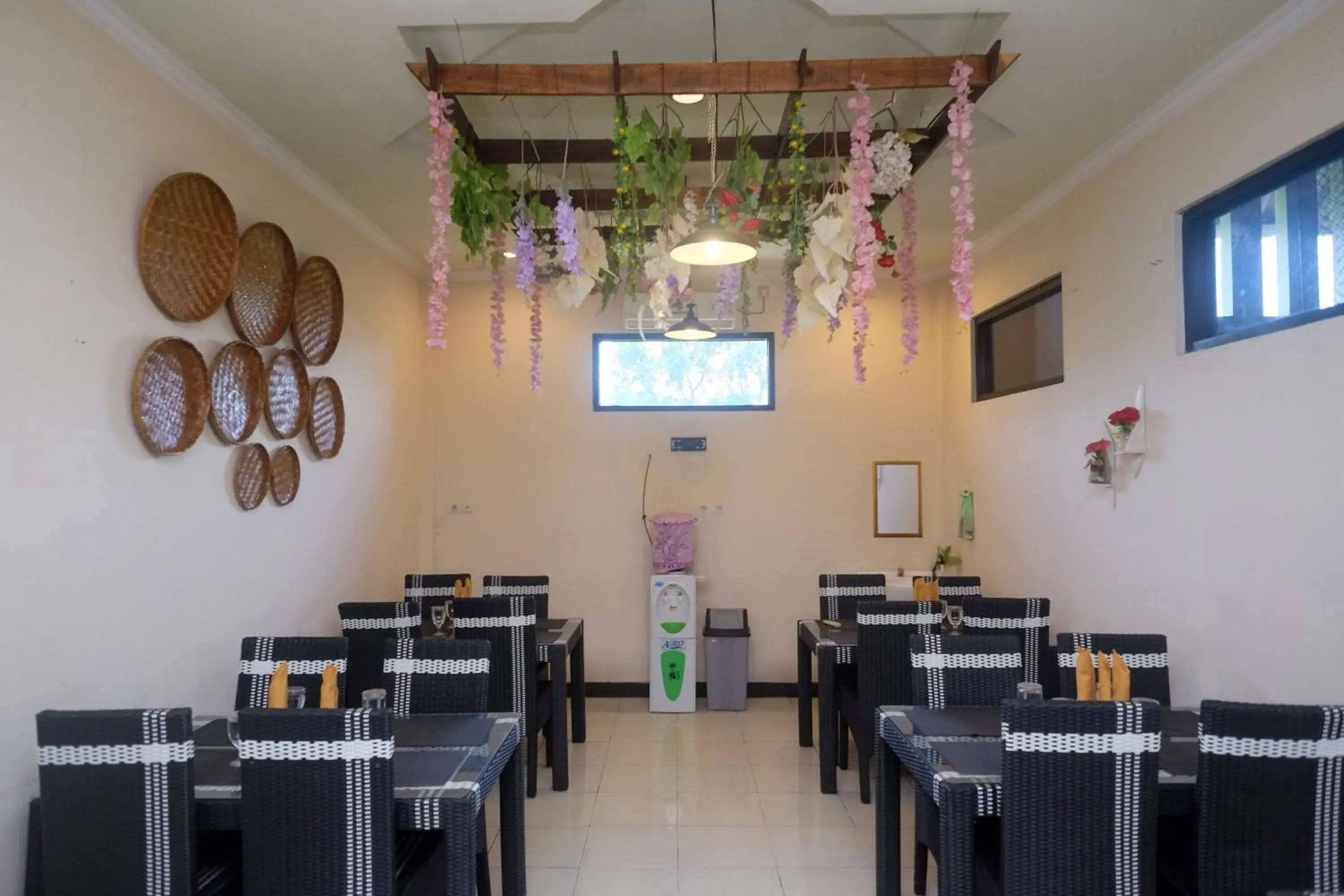 Restaurant/places to eat in Urbanview Hotel Anggraeni Jatibarang Restaurant/places to eat in Urbanview Hotel Anggraeni Jatibarang