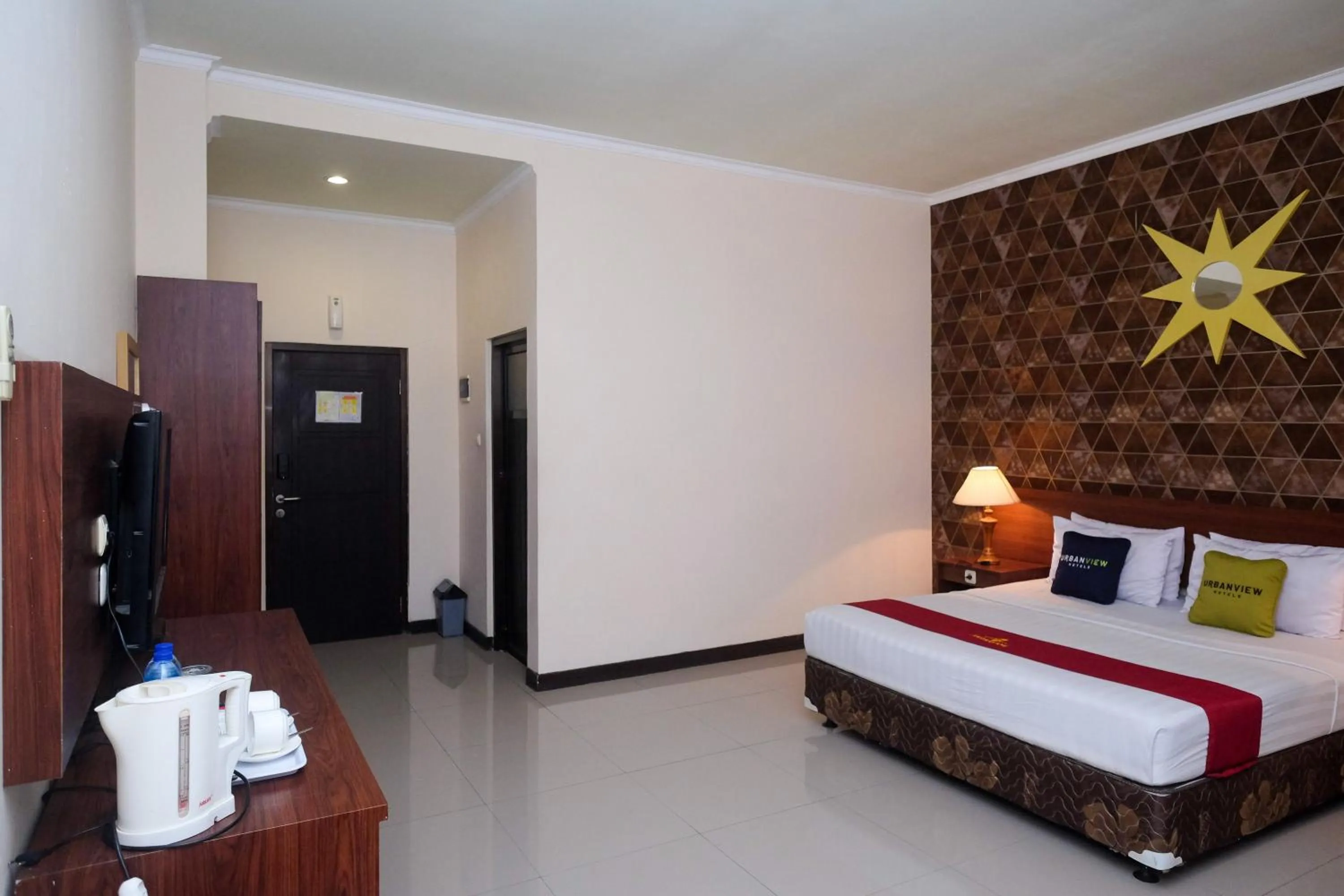 Bed in Urbanview Hotel Anggraeni Jatibarang