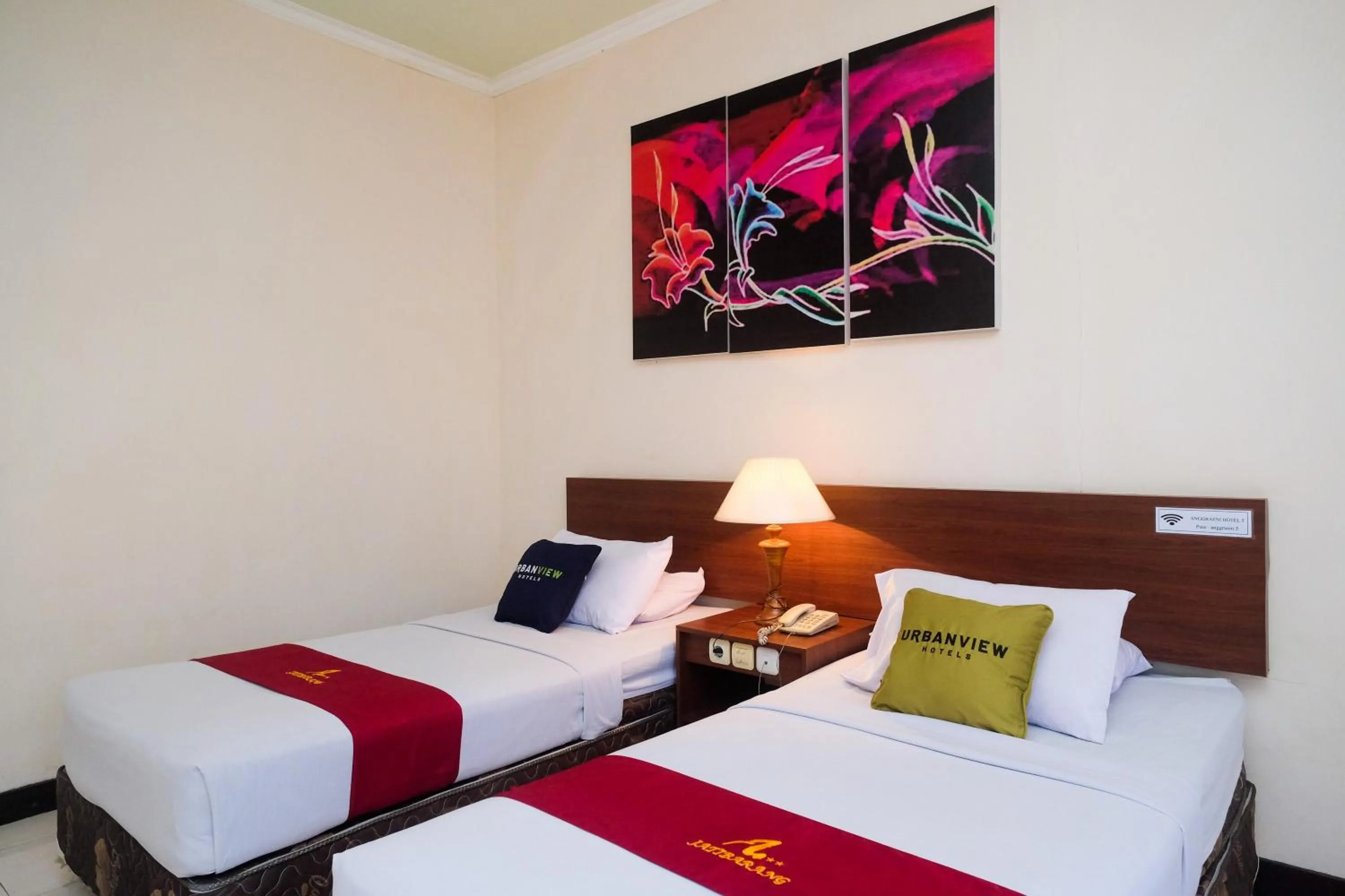 Bed in Urbanview Hotel Anggraeni Jatibarang