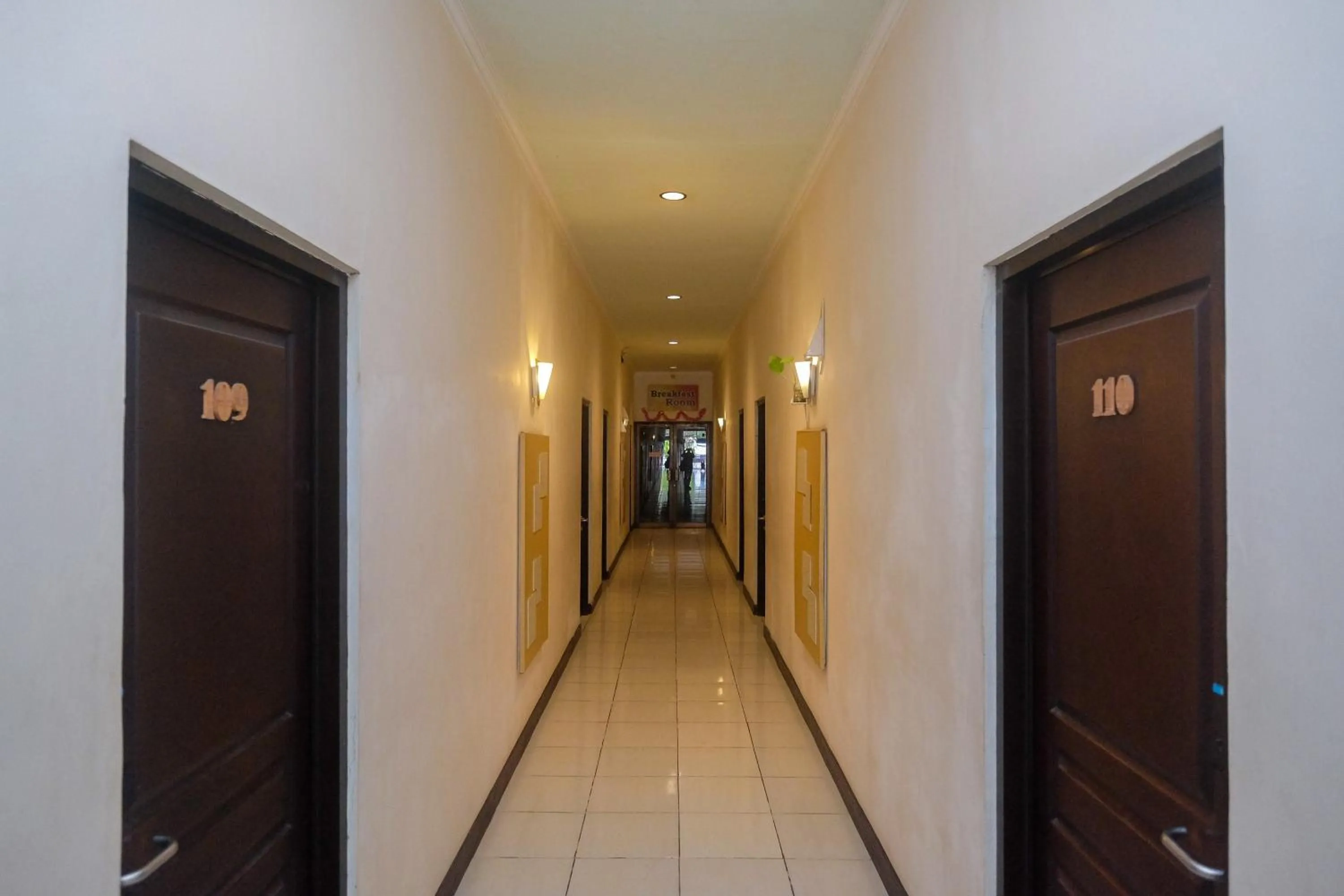 Property building in Urbanview Hotel Anggraeni Jatibarang