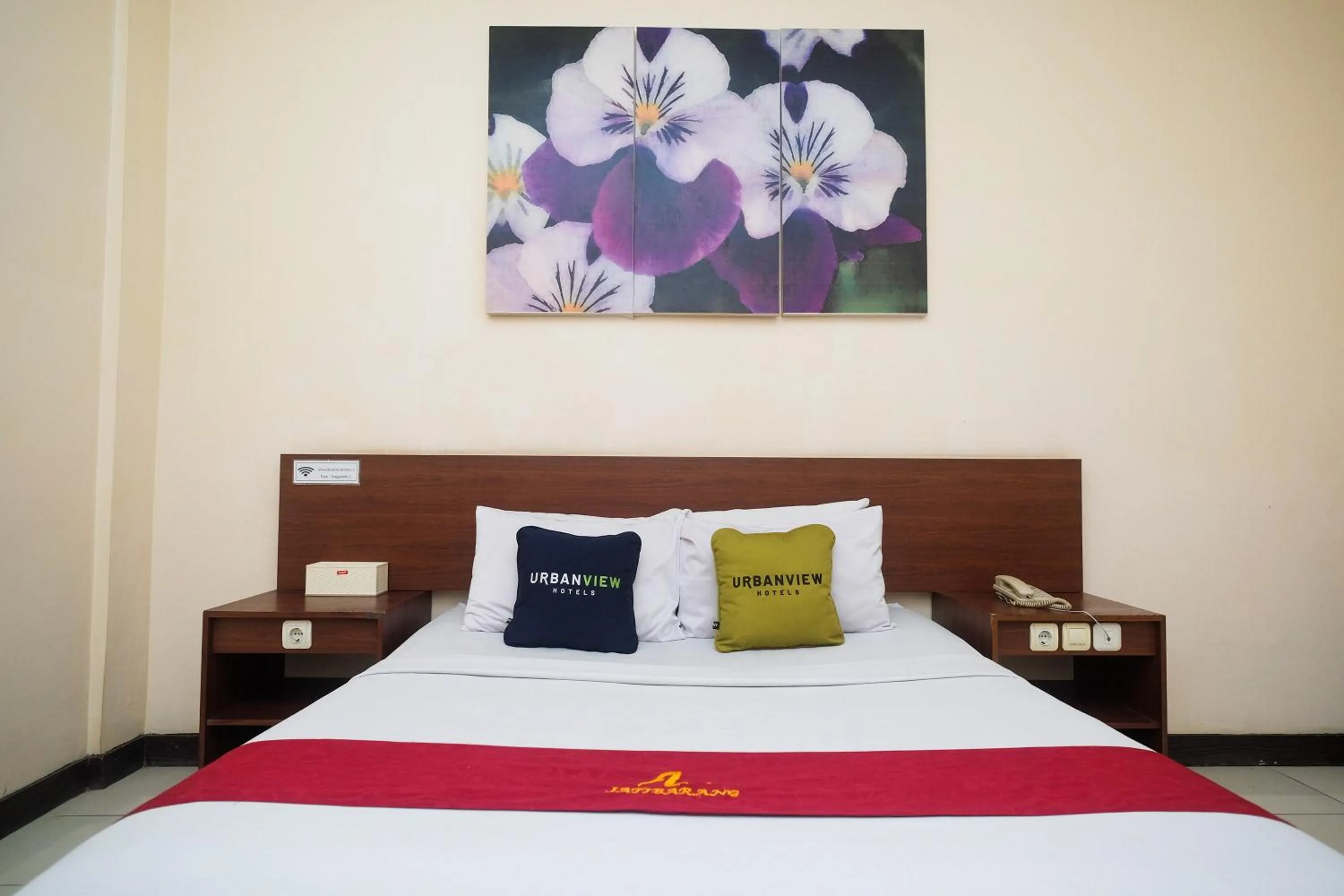 Bed in Urbanview Hotel Anggraeni Jatibarang