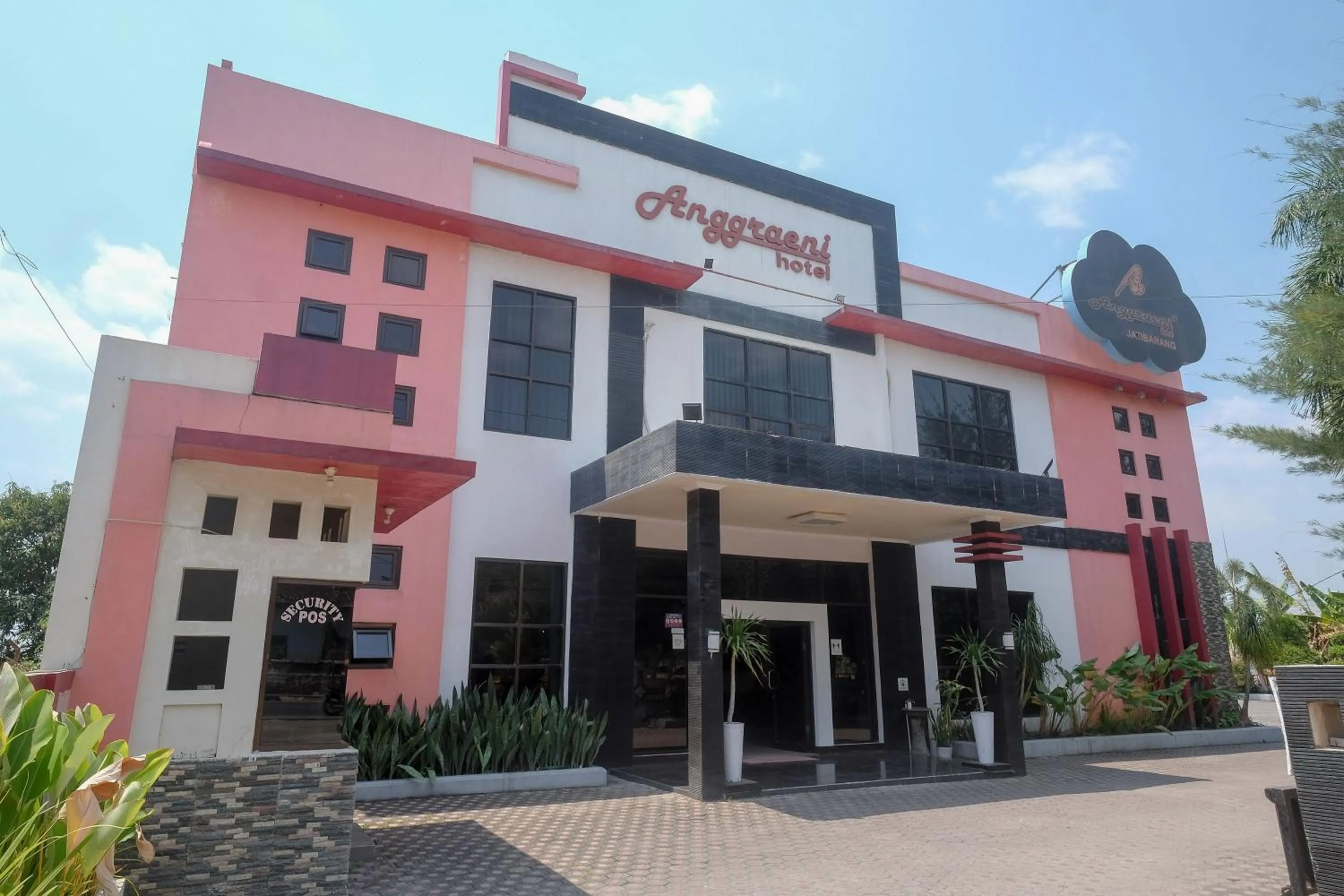 Property building in Urbanview Hotel Anggraeni Jatibarang