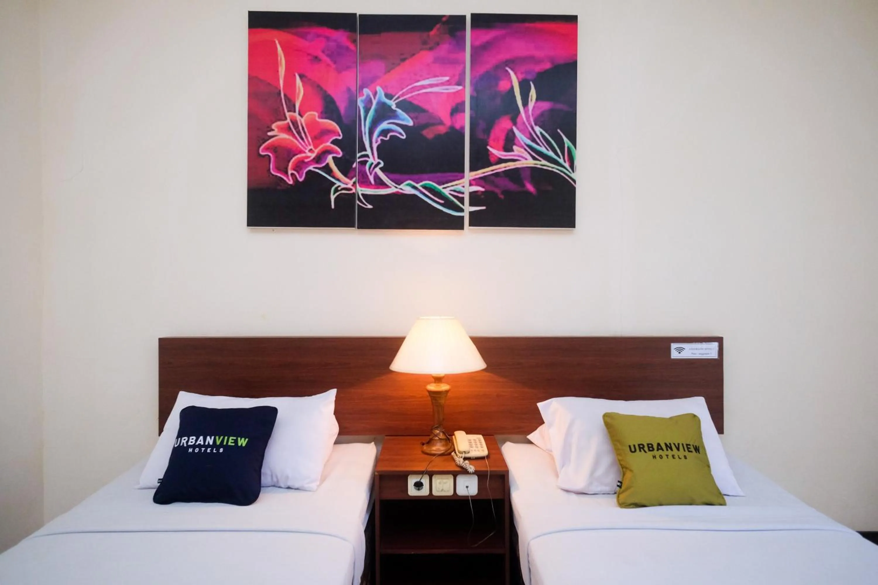 Bed in Urbanview Hotel Anggraeni Jatibarang