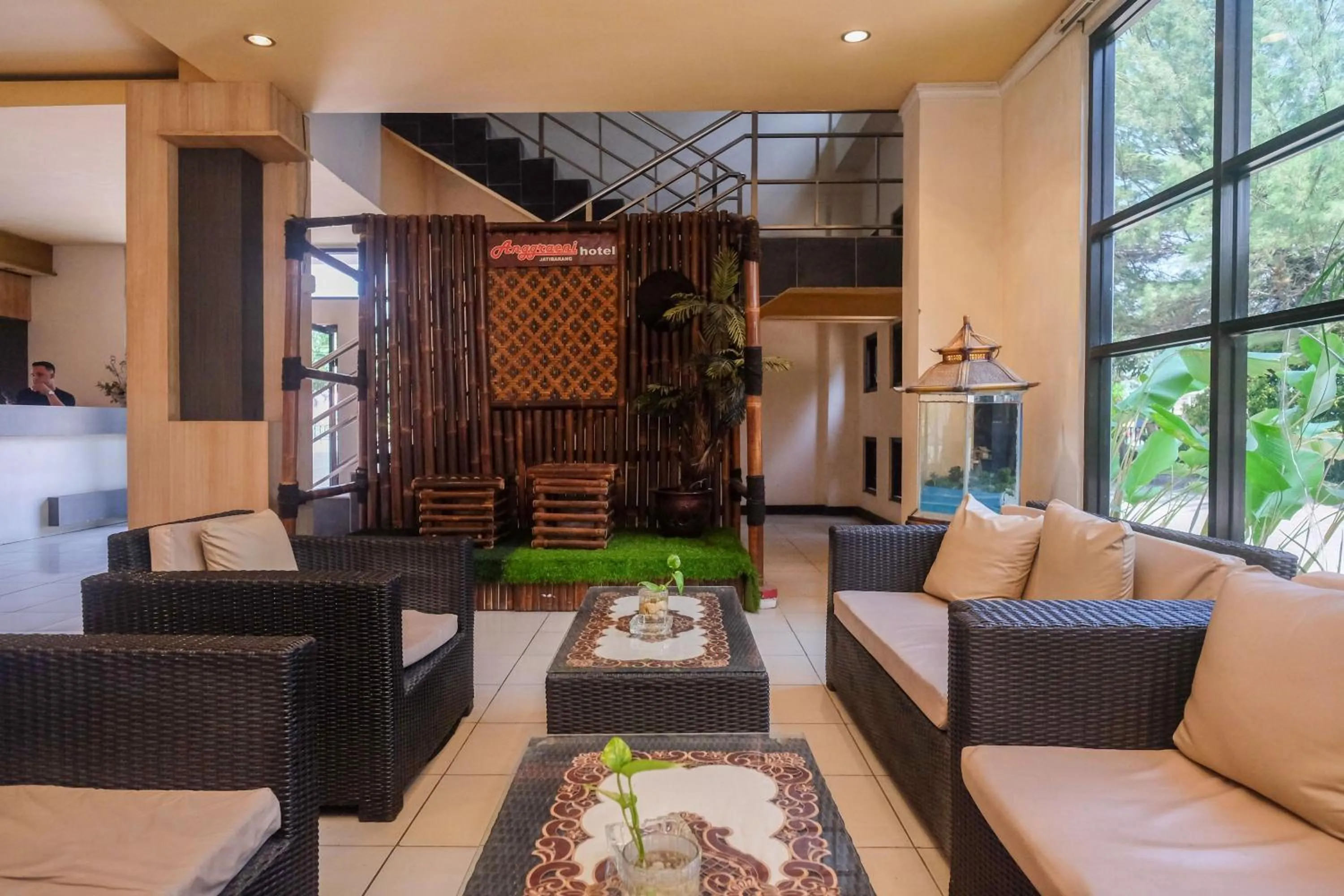 Seating area in Urbanview Hotel Anggraeni Jatibarang