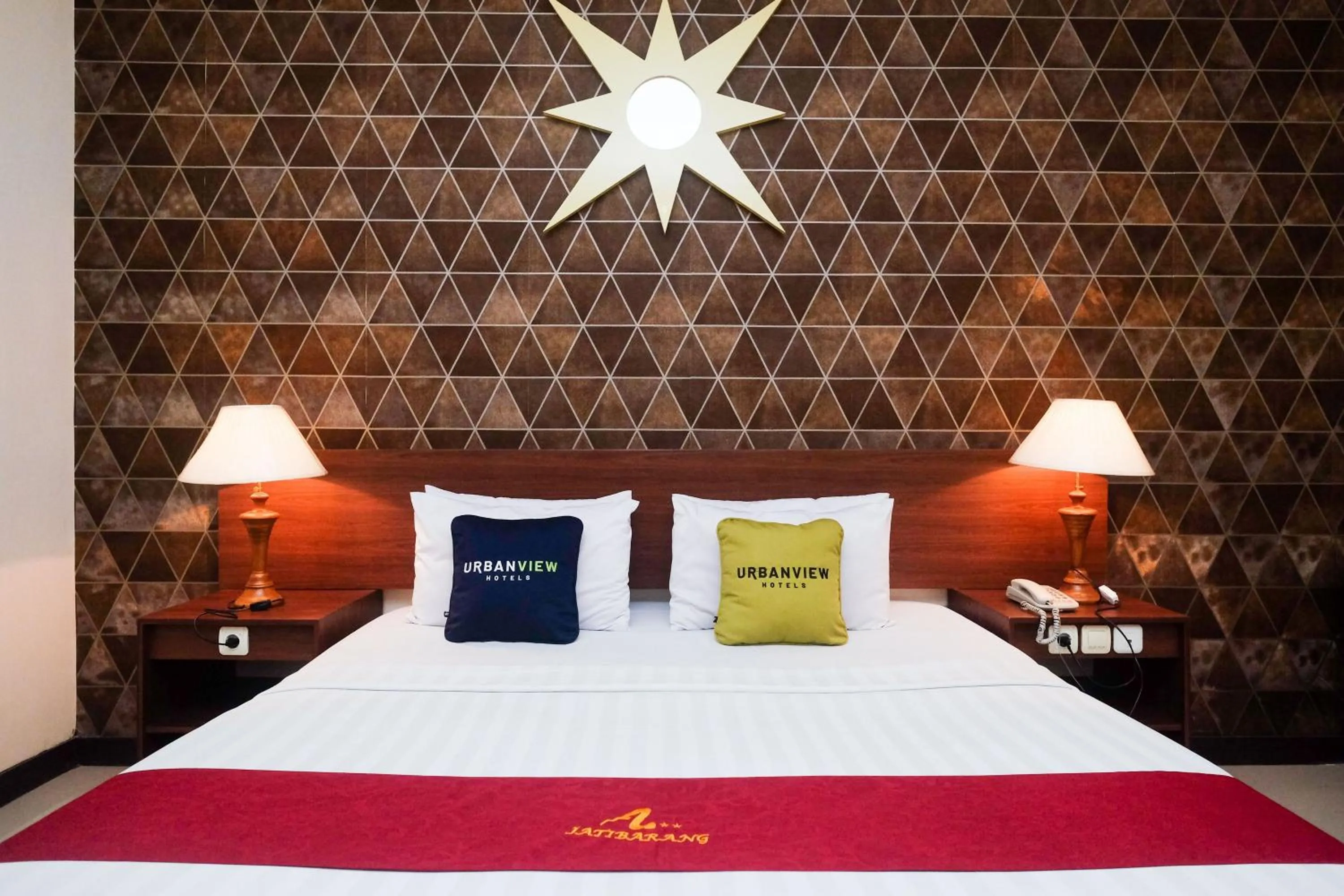 Bed in Urbanview Hotel Anggraeni Jatibarang