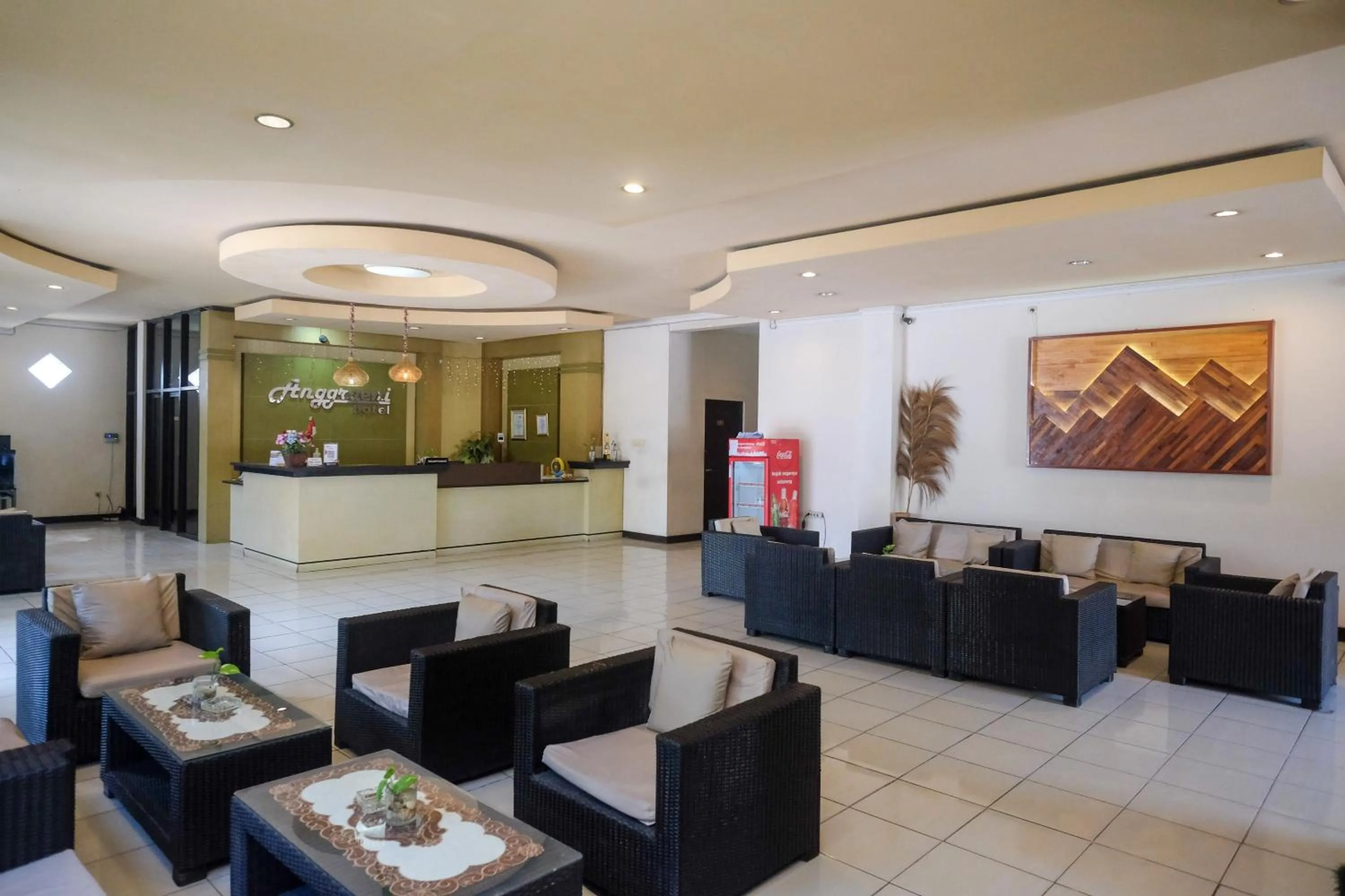 Seating area in Urbanview Hotel Anggraeni Jatibarang