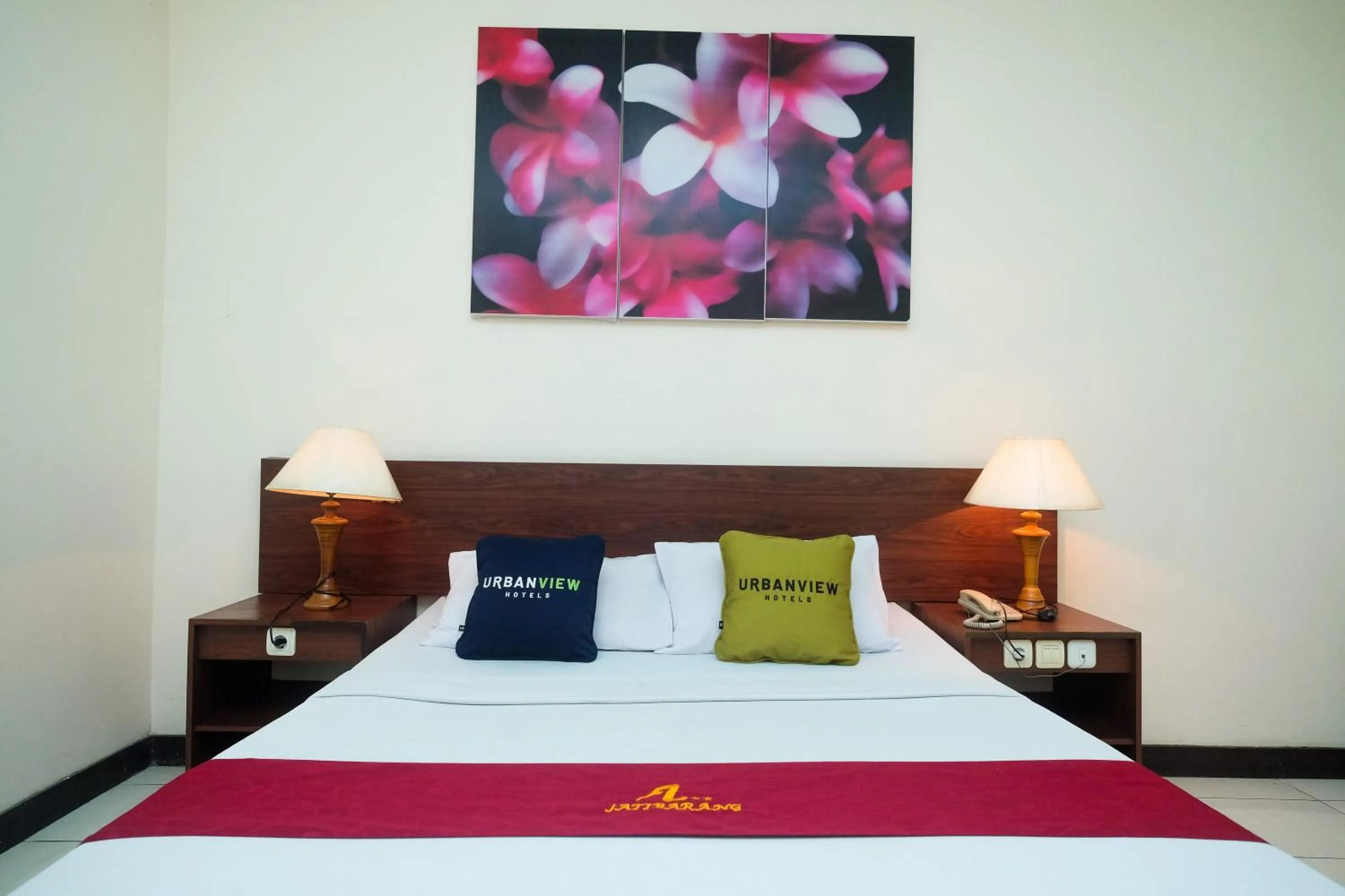 Bed in Urbanview Hotel Anggraeni Jatibarang