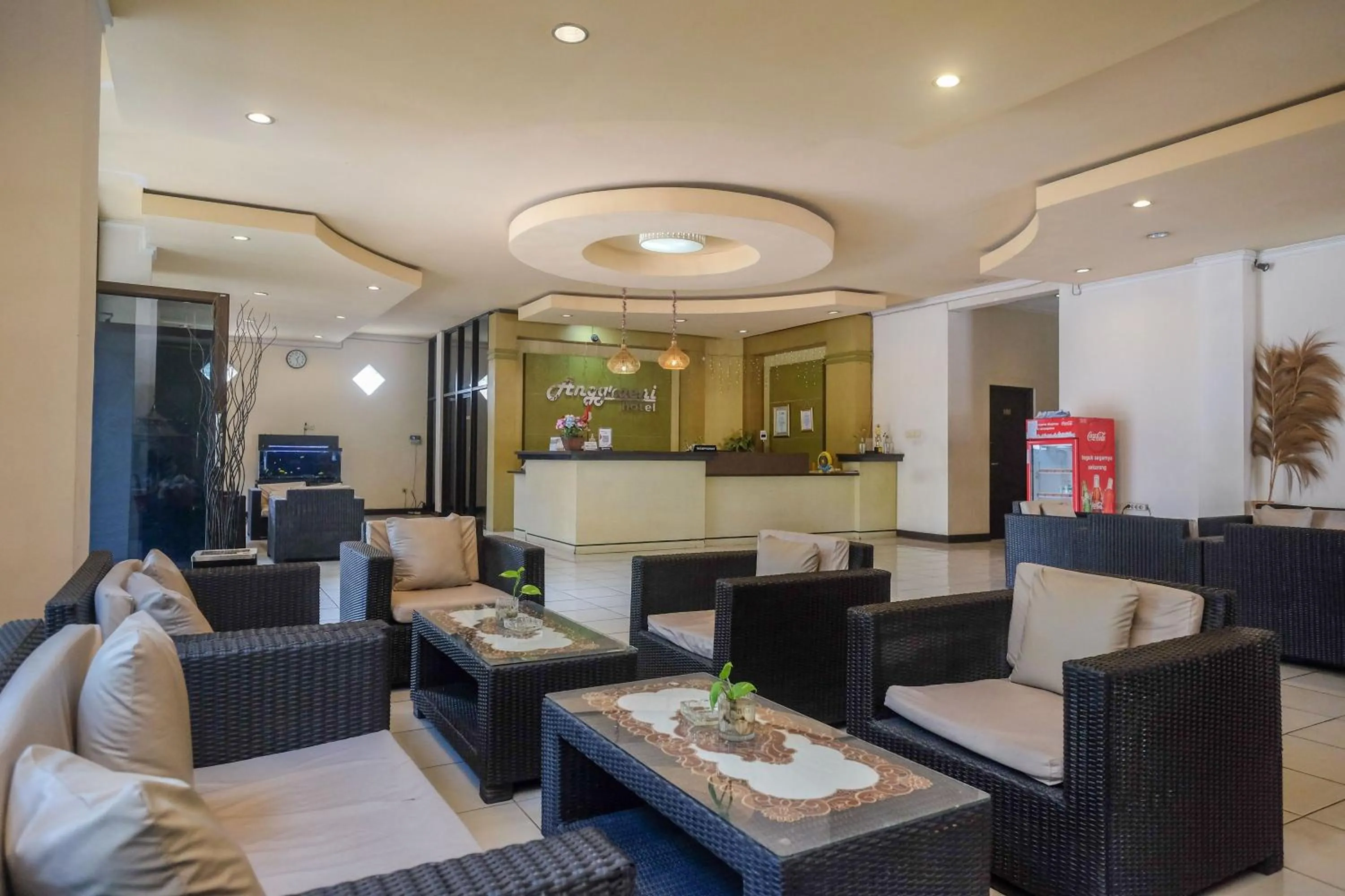 Seating area in Urbanview Hotel Anggraeni Jatibarang