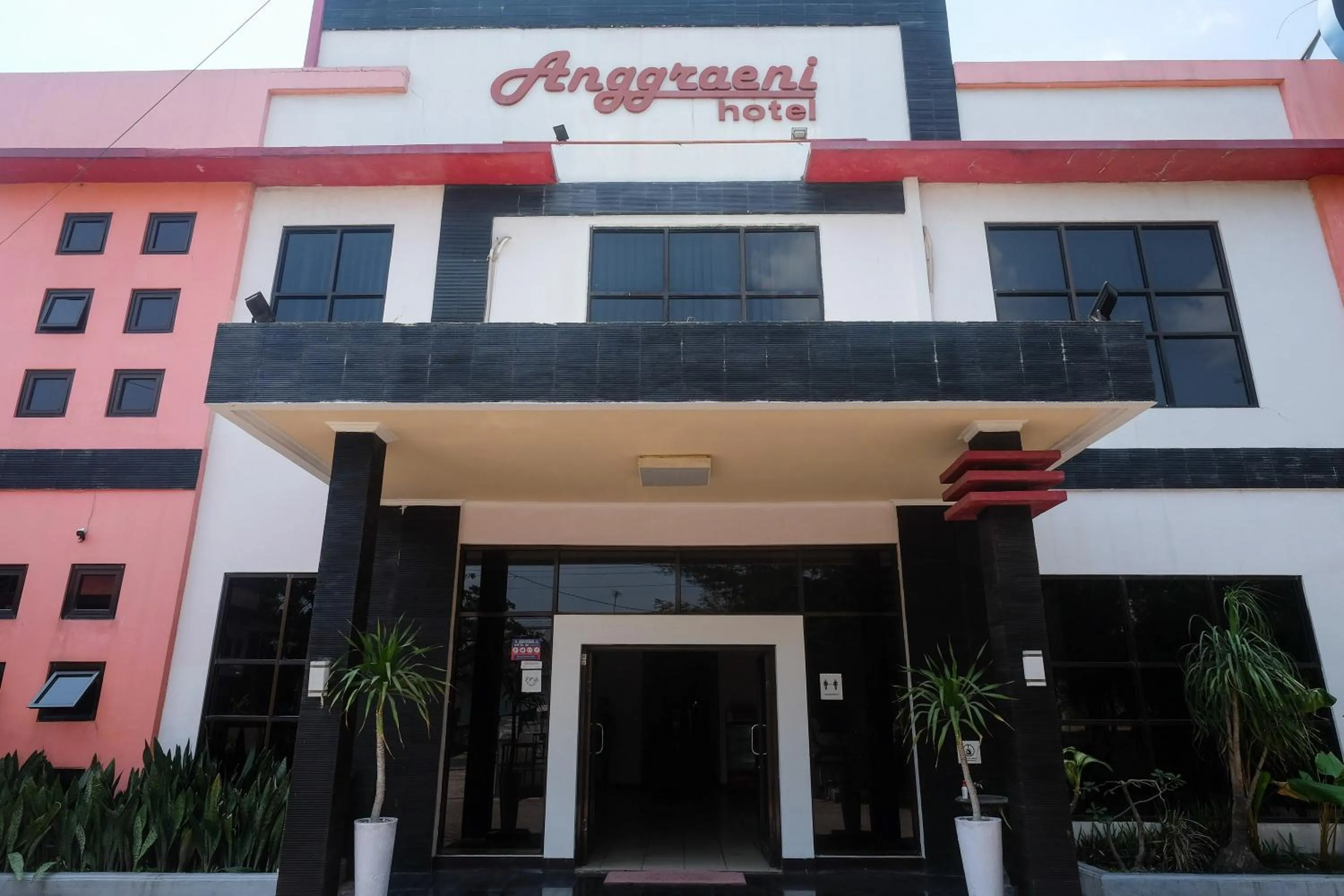 Property building in Urbanview Hotel Anggraeni Jatibarang