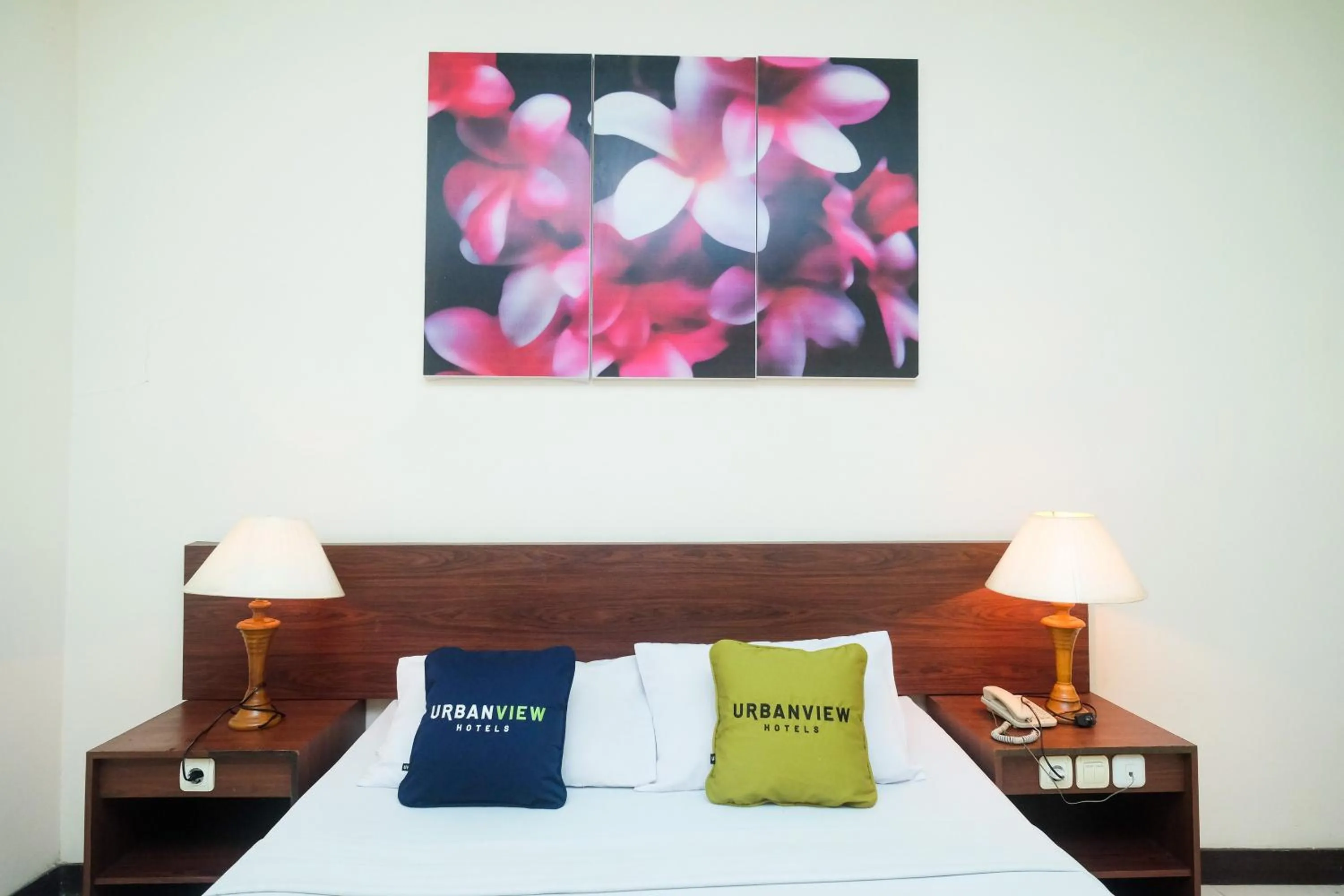 Bed in Urbanview Hotel Anggraeni Jatibarang