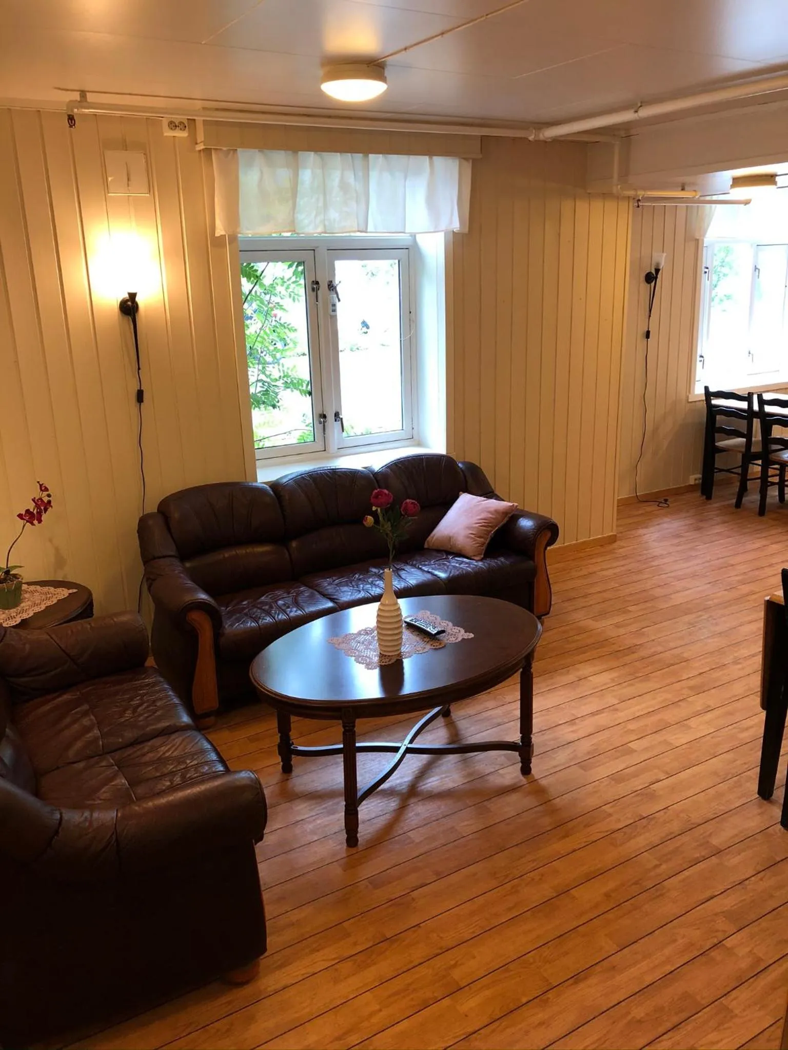 Communal lounge/ TV room in Ami Hotel