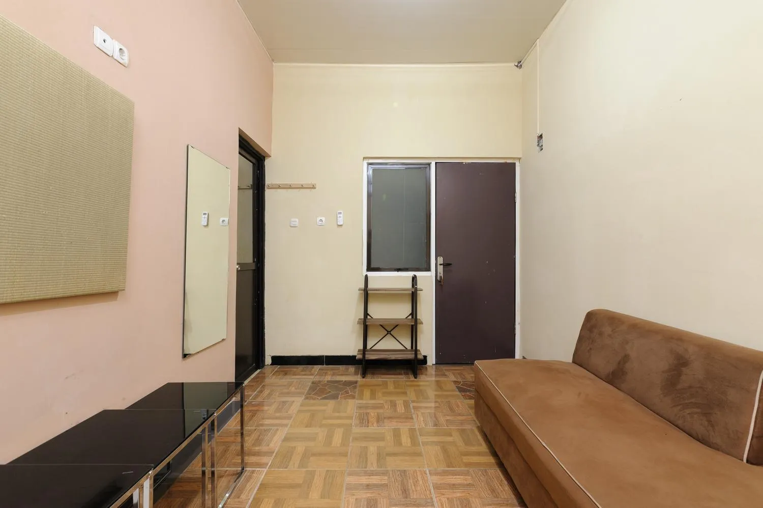 Seating area in RedDoorz near The Jungle Waterpark Bogor