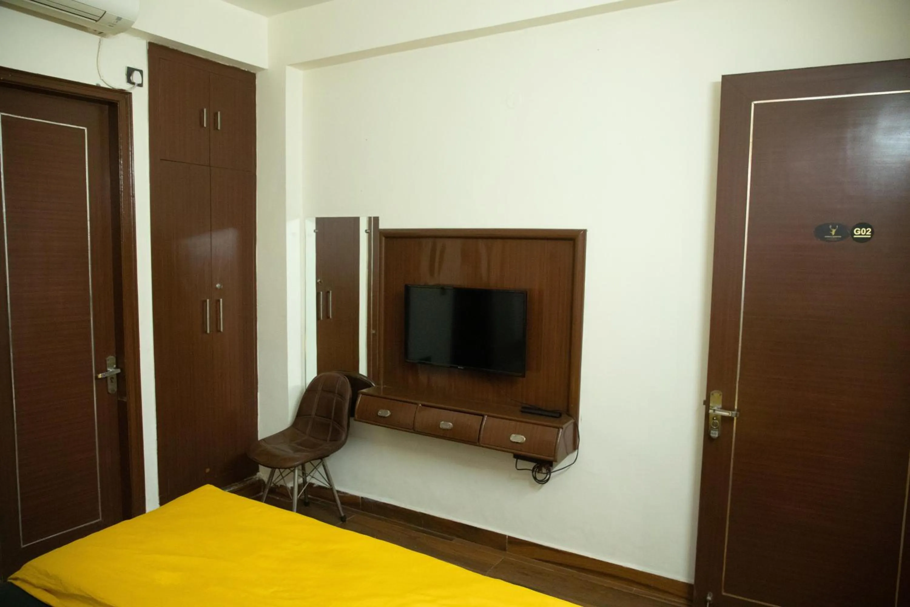 Shower, TV/Entertainment Center in Wish Leisure