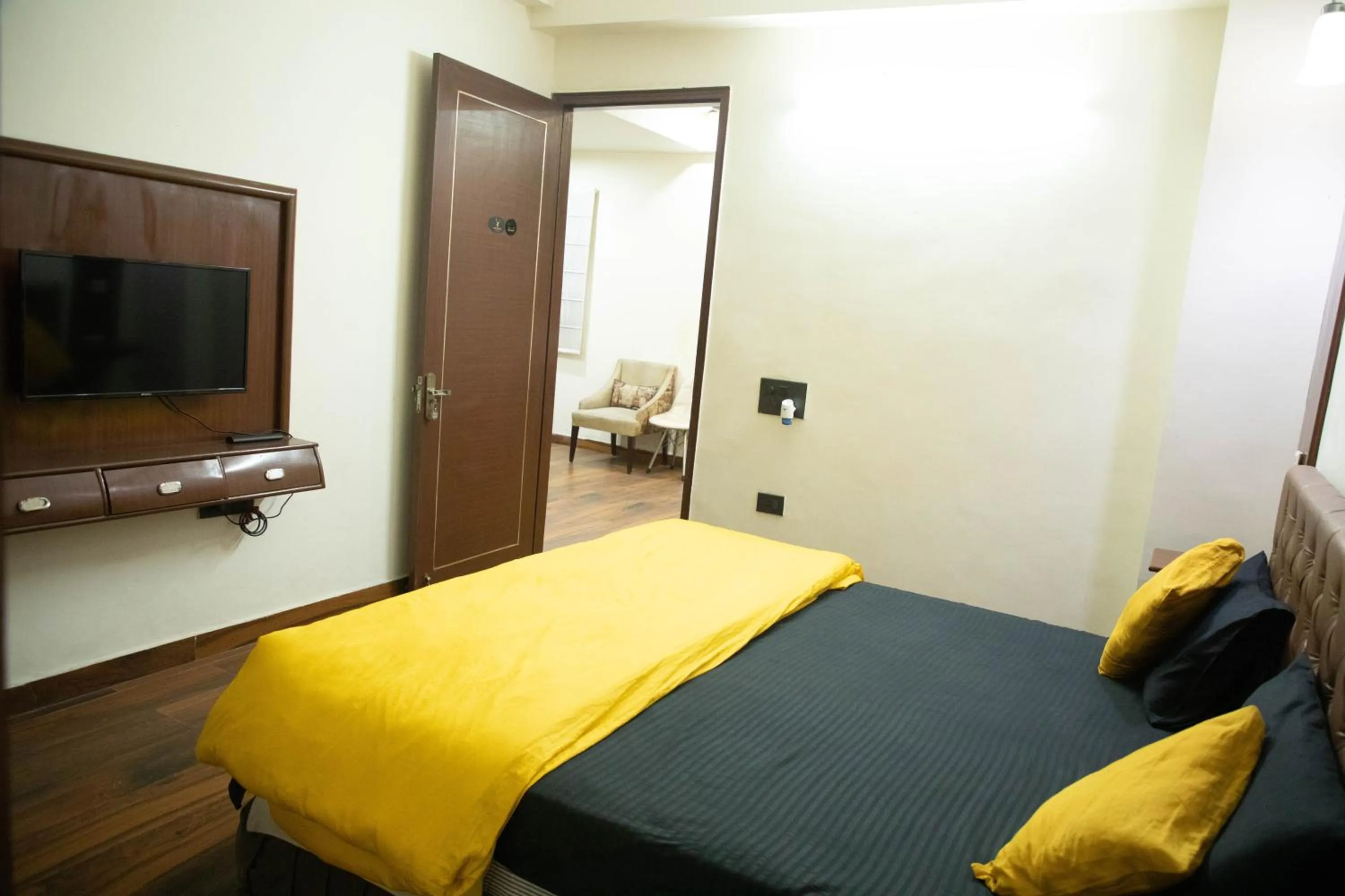 Bed, TV/Entertainment Center in Wish Leisure