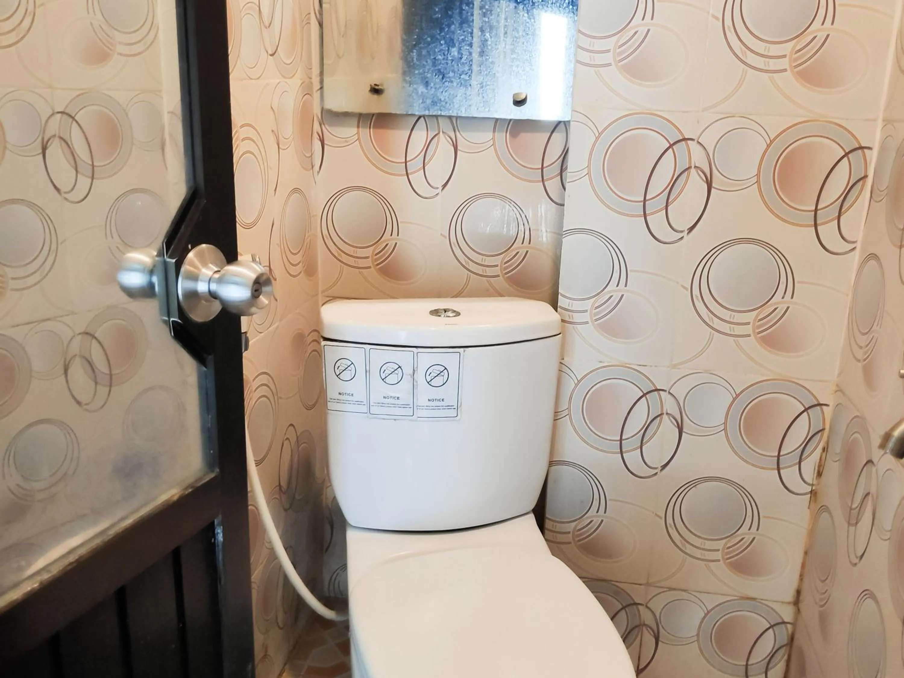 Toilet in RedDoorz Syariah near Terminal Terpadu Langsa