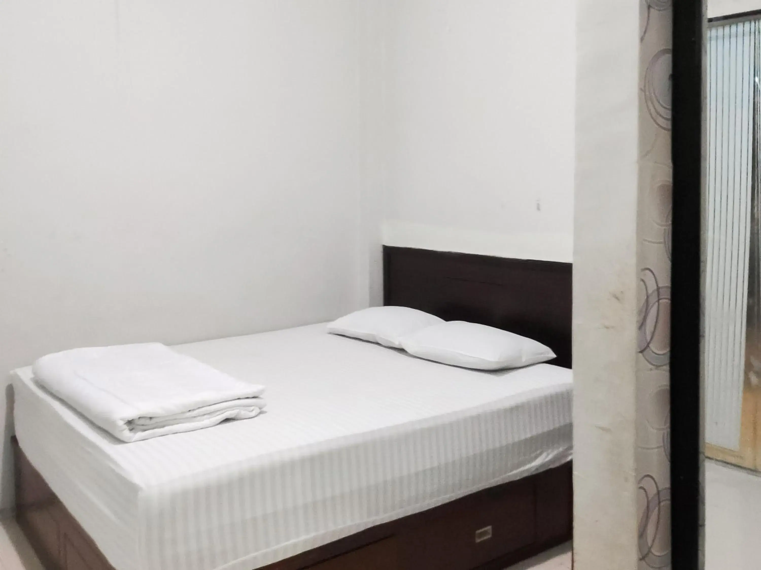 Bed in RedDoorz Syariah near Terminal Terpadu Langsa Bed in RedDoorz Syariah near Terminal Terpadu Langsa