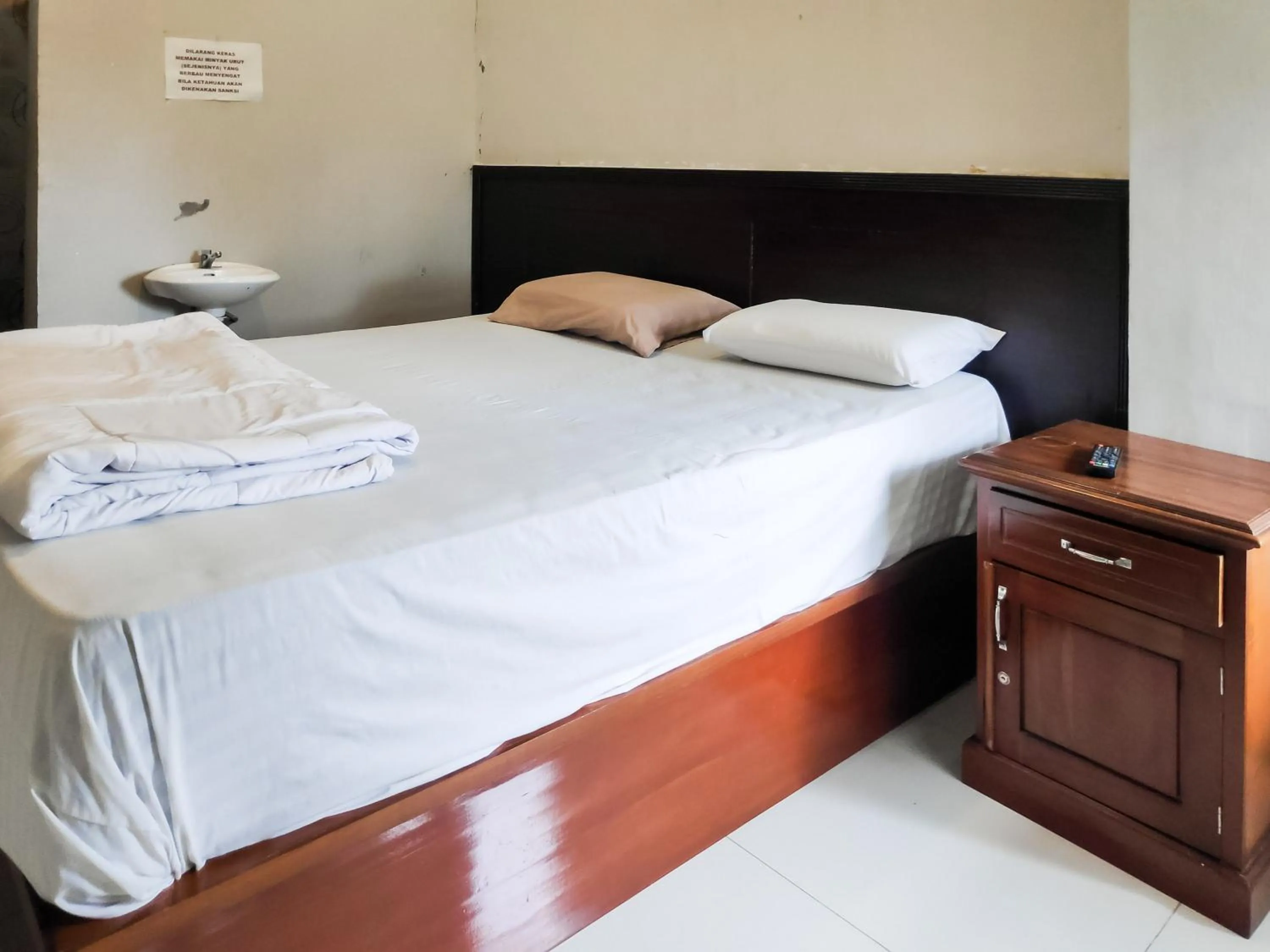 Bedroom, Bed in RedDoorz Syariah near Terminal Terpadu Langsa