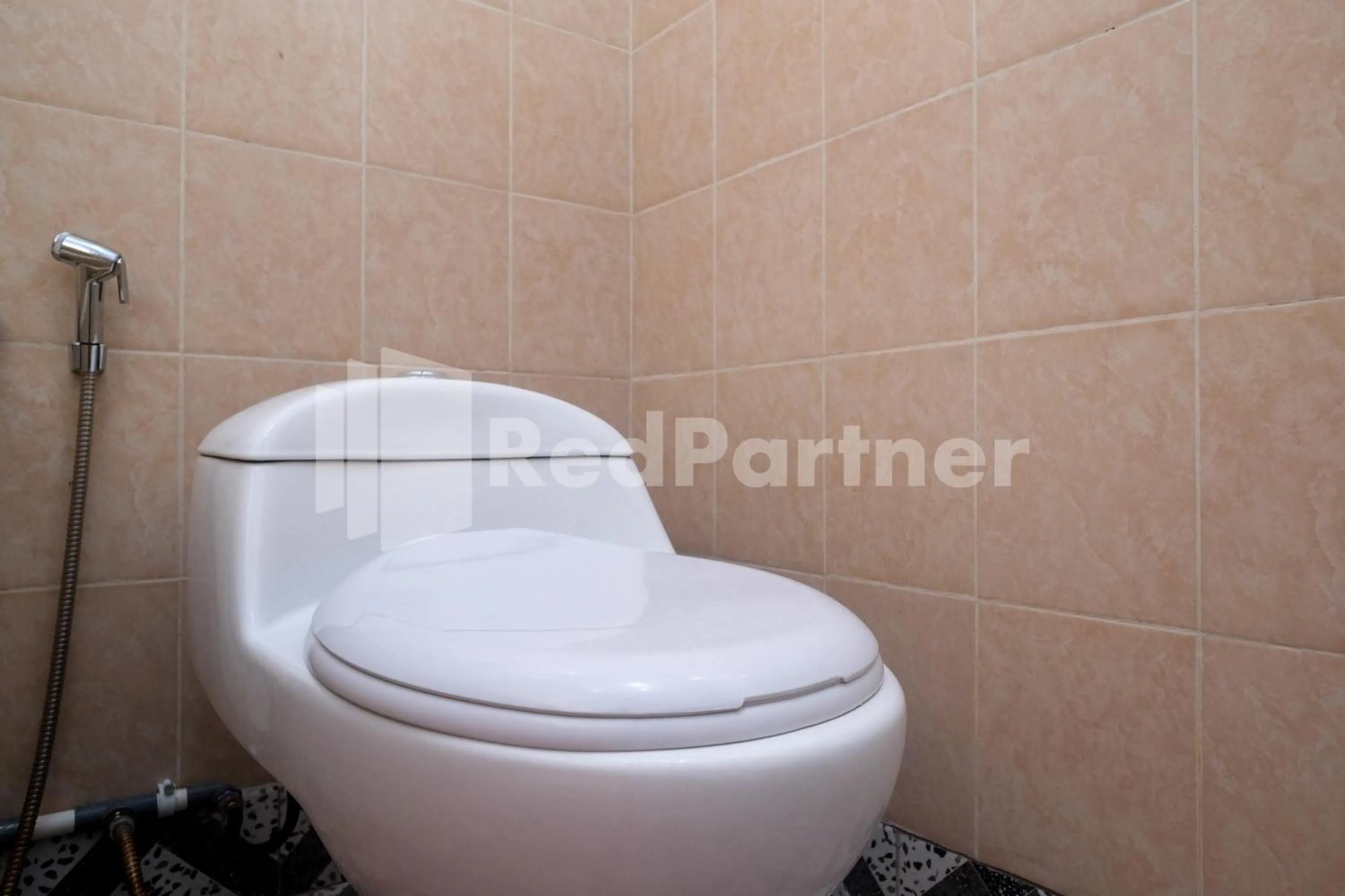 Bathroom in Wisma Giri Mulyo B near Grojogan Sewu Mitra RedDoorz