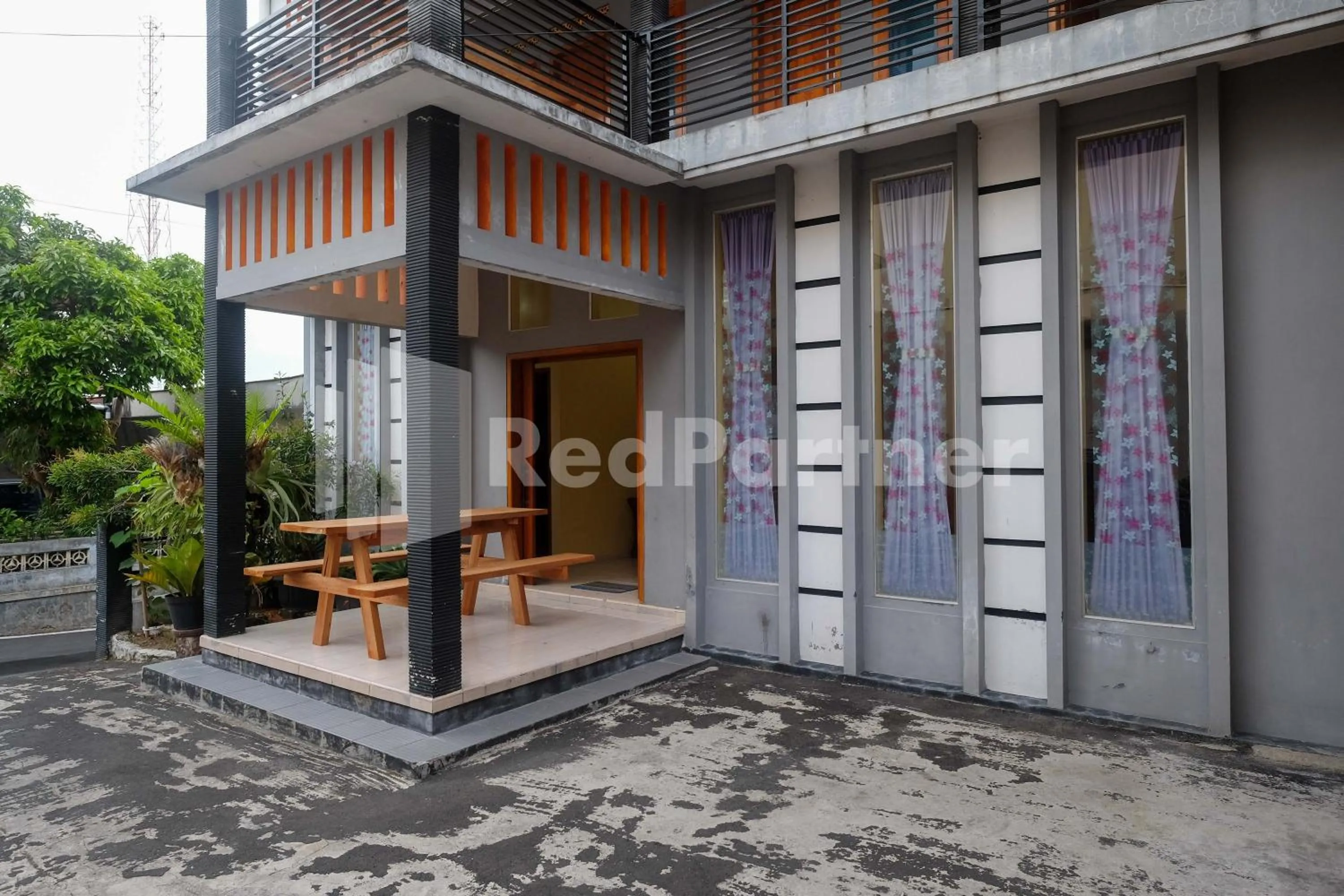 Property building in Wisma Giri Mulyo B near Grojogan Sewu Mitra RedDoorz