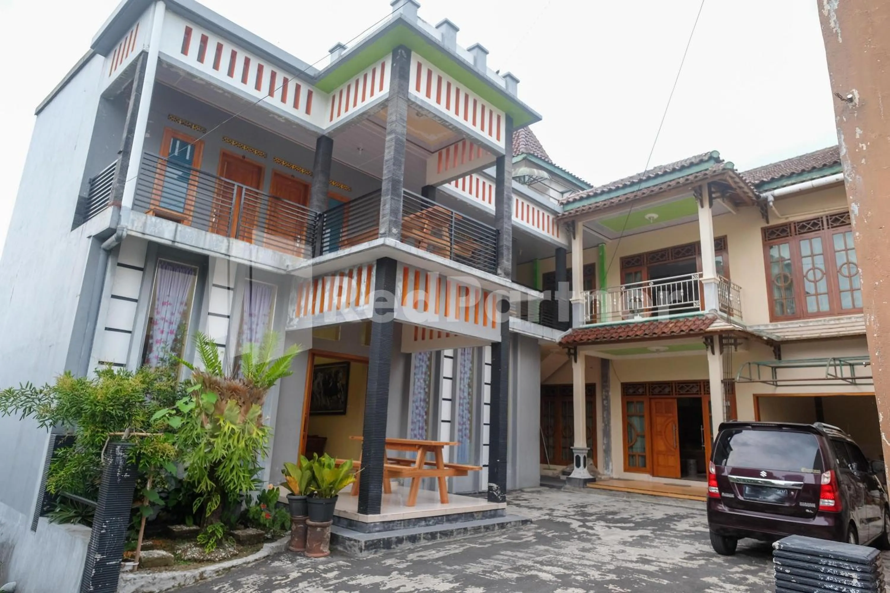Property building in Wisma Giri Mulyo B near Grojogan Sewu Mitra RedDoorz
