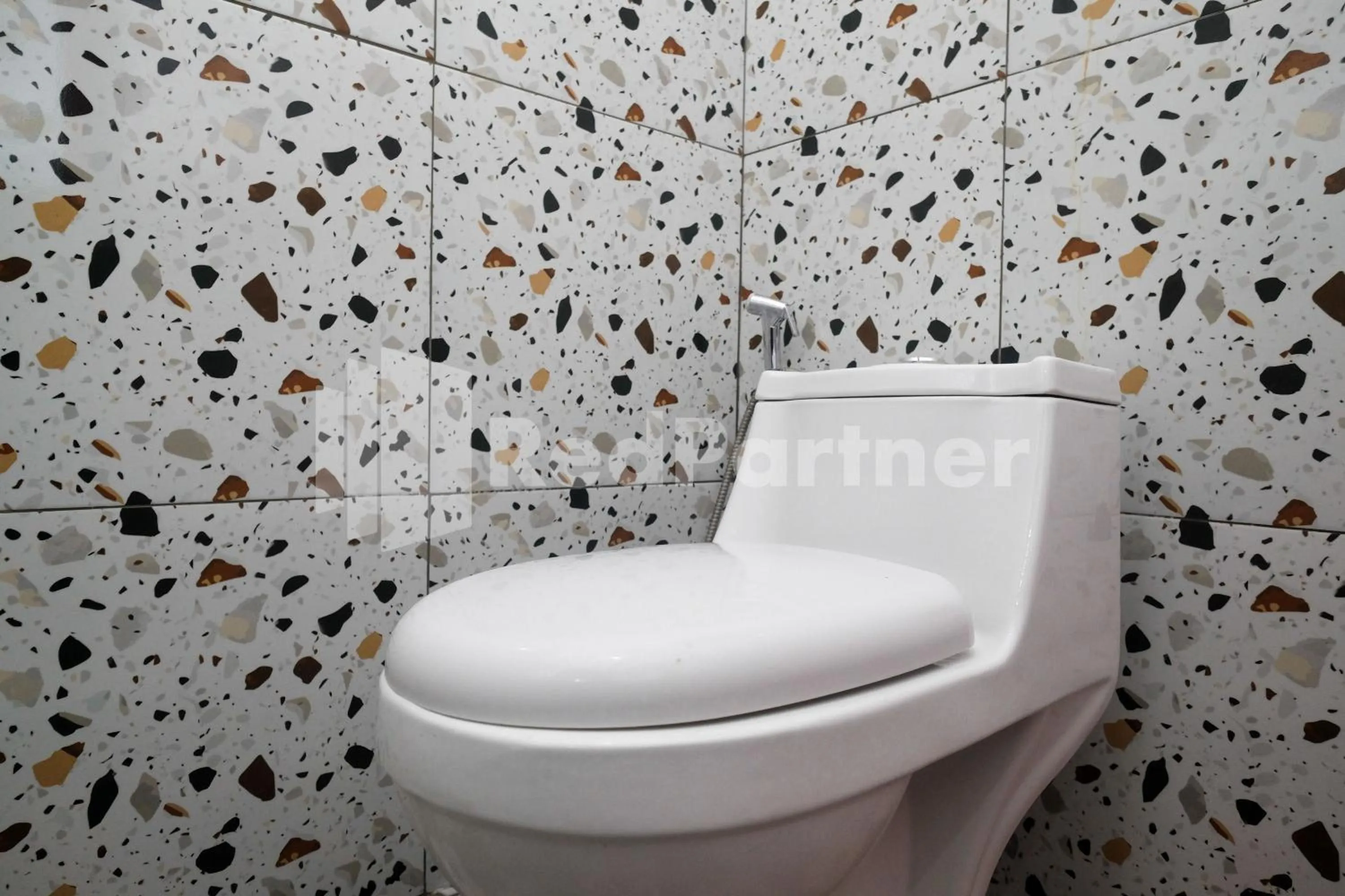 Bathroom in Wisma Giri Mulyo B near Grojogan Sewu Mitra RedDoorz