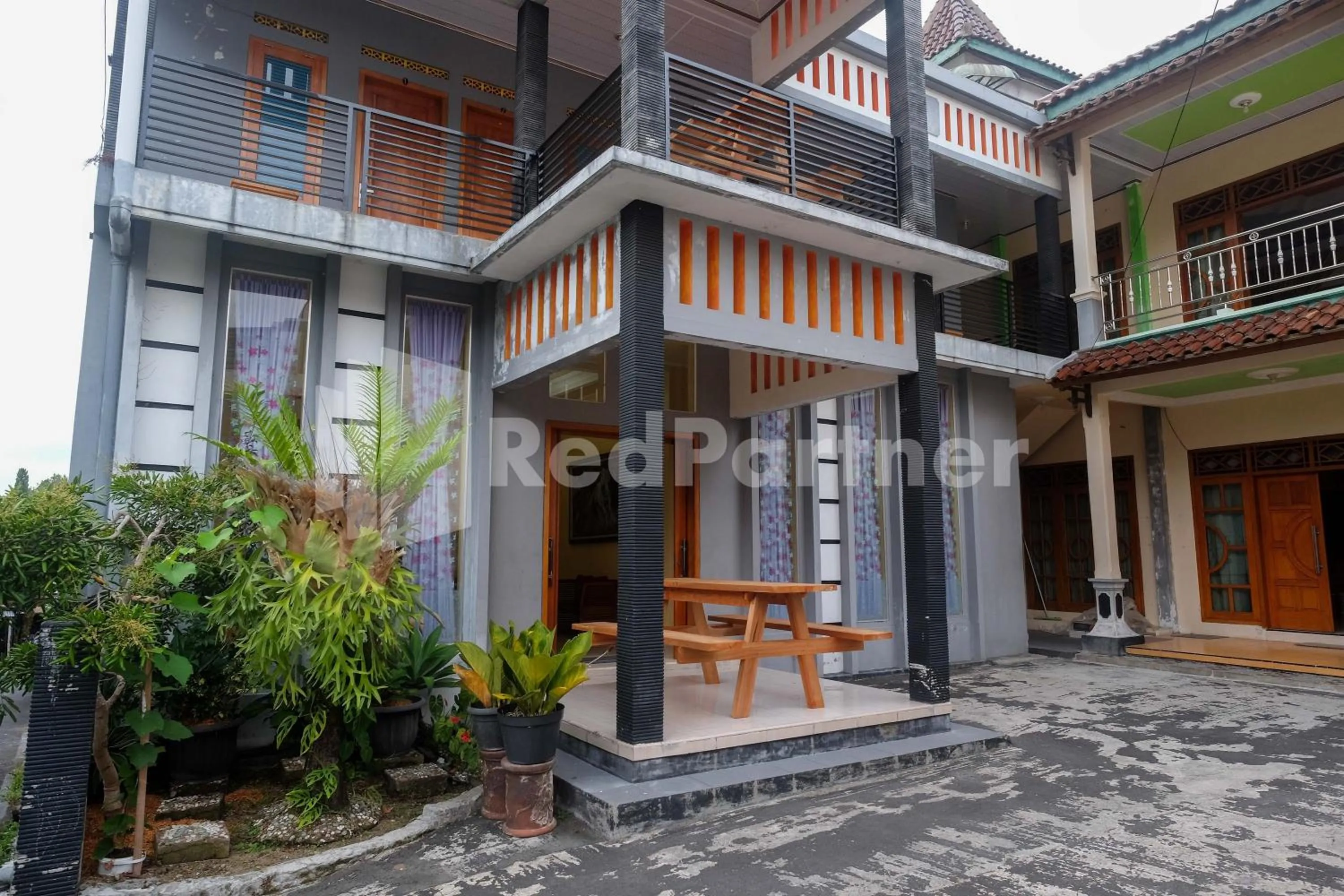 Property building in Wisma Giri Mulyo B near Grojogan Sewu Mitra RedDoorz