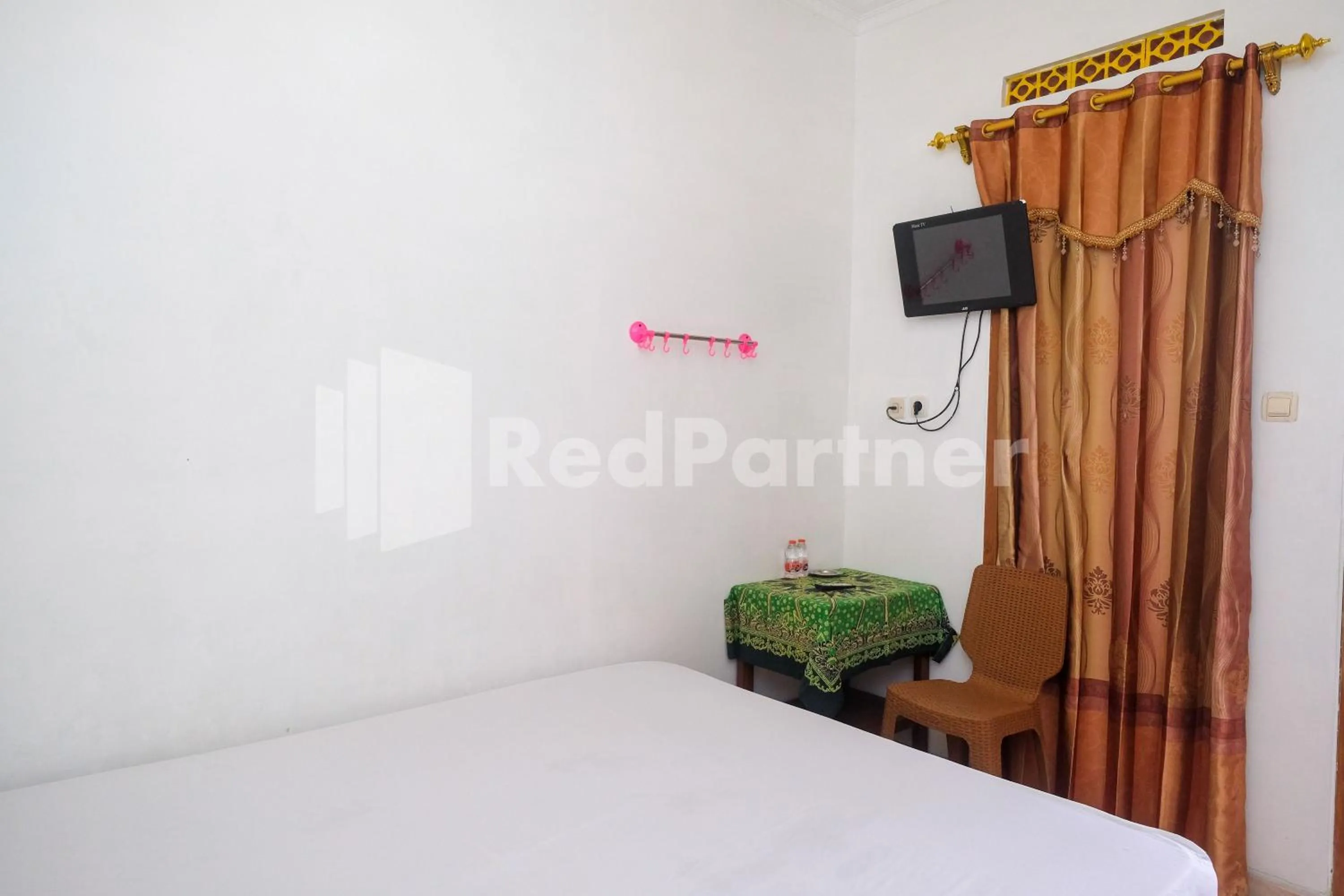 Bed in Wisma Giri Mulyo B near Grojogan Sewu Mitra RedDoorz
