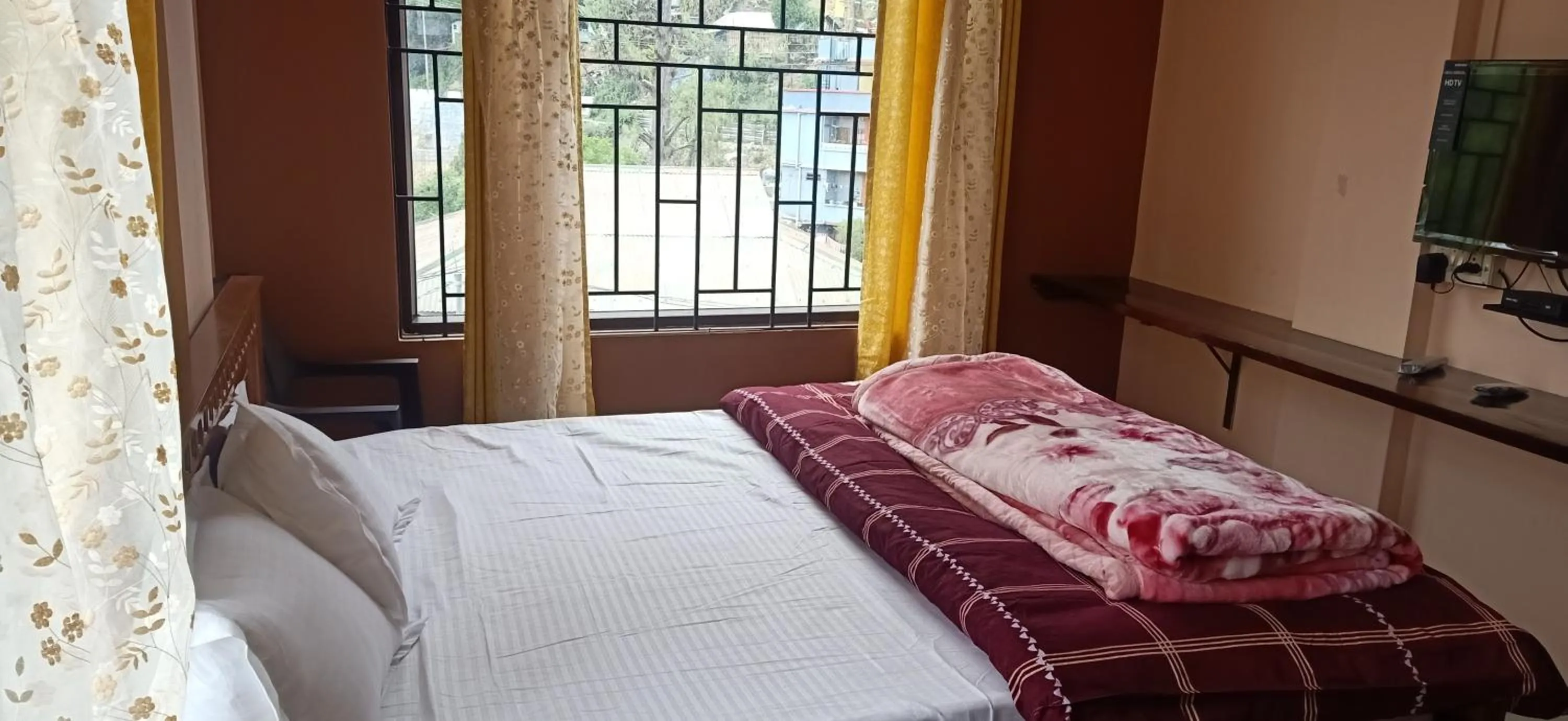 Bed in Hotel Deysal Noora