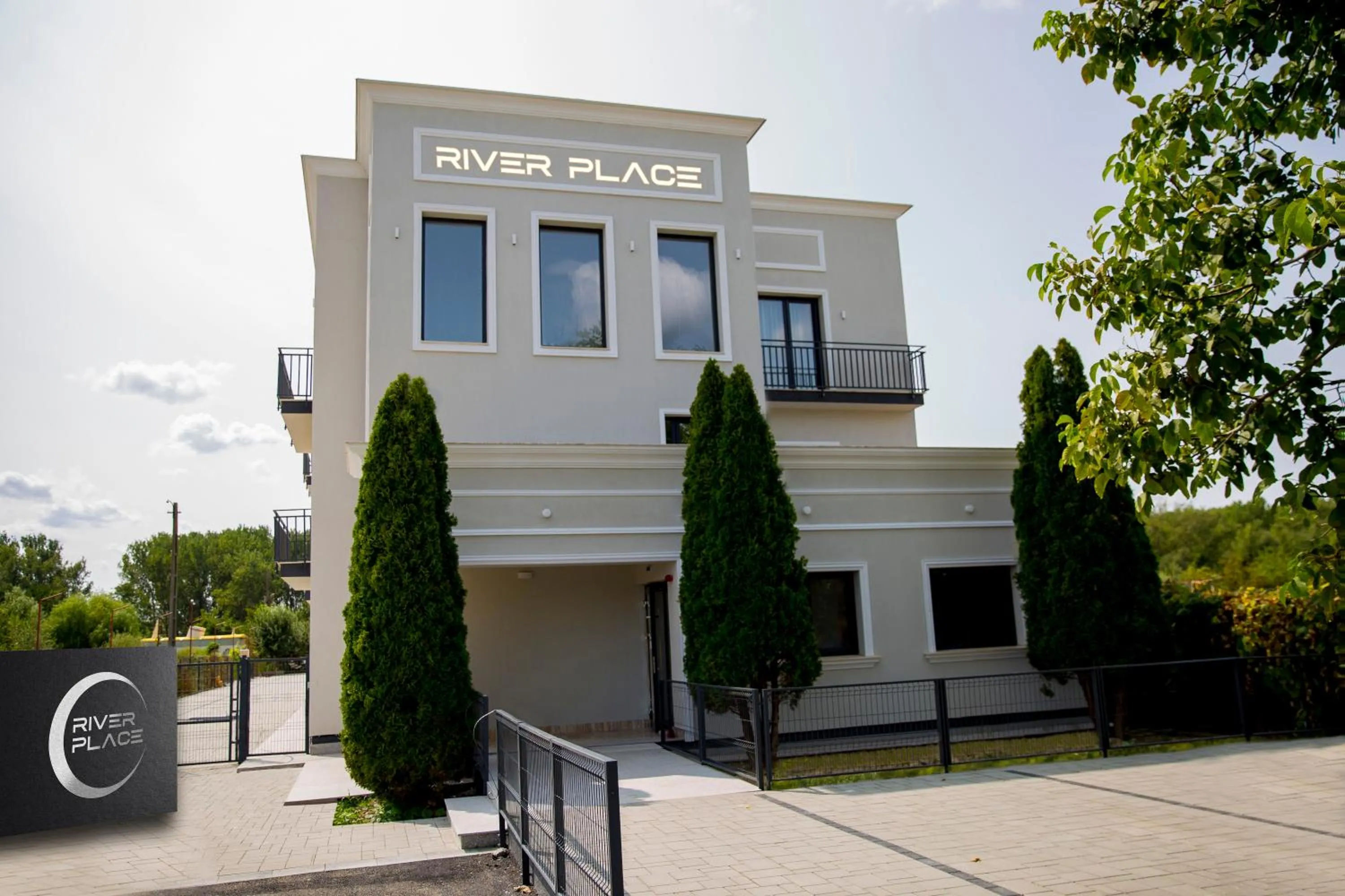 RIVER PLACE