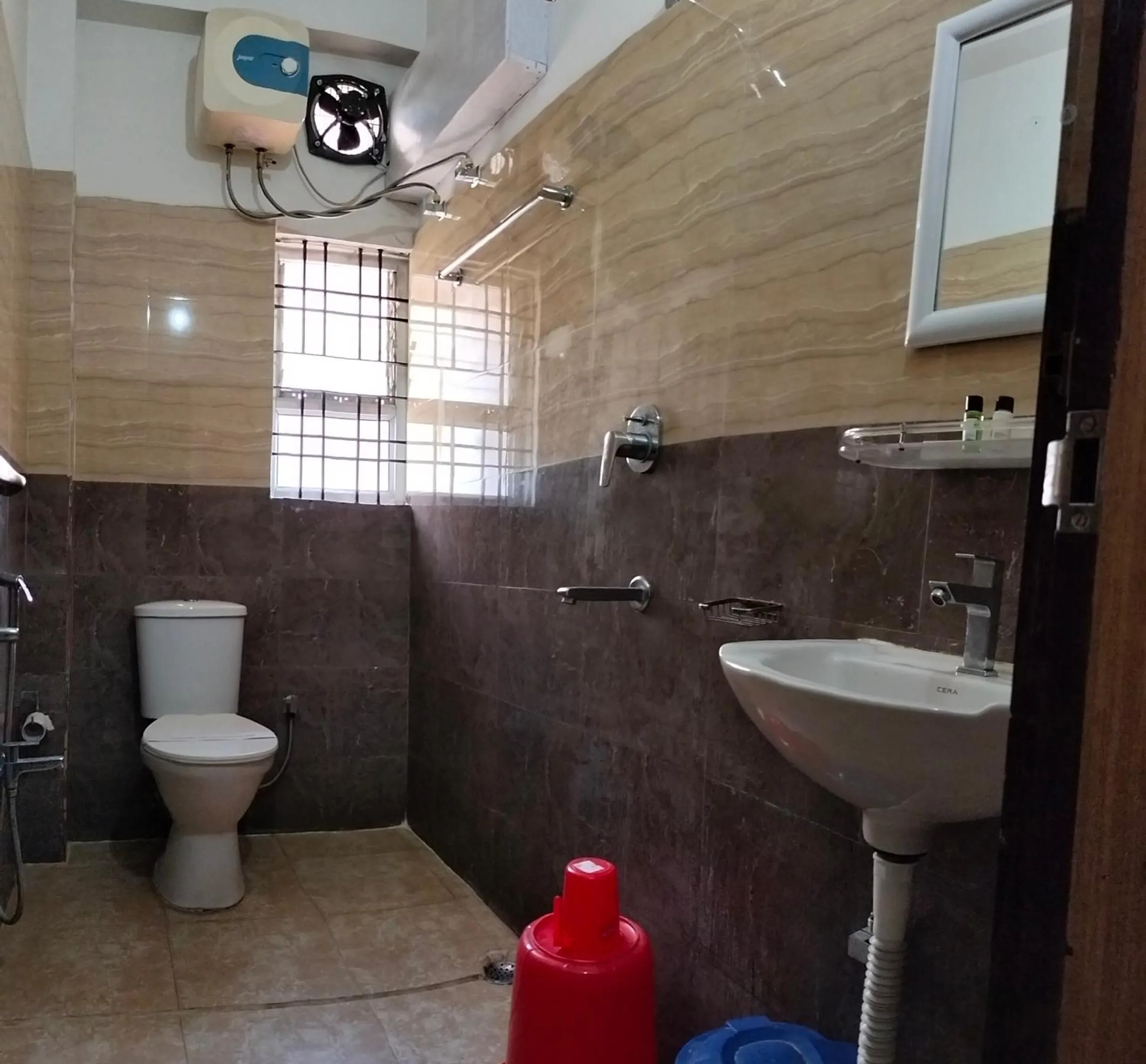 Bathroom in Hotel Jaysha