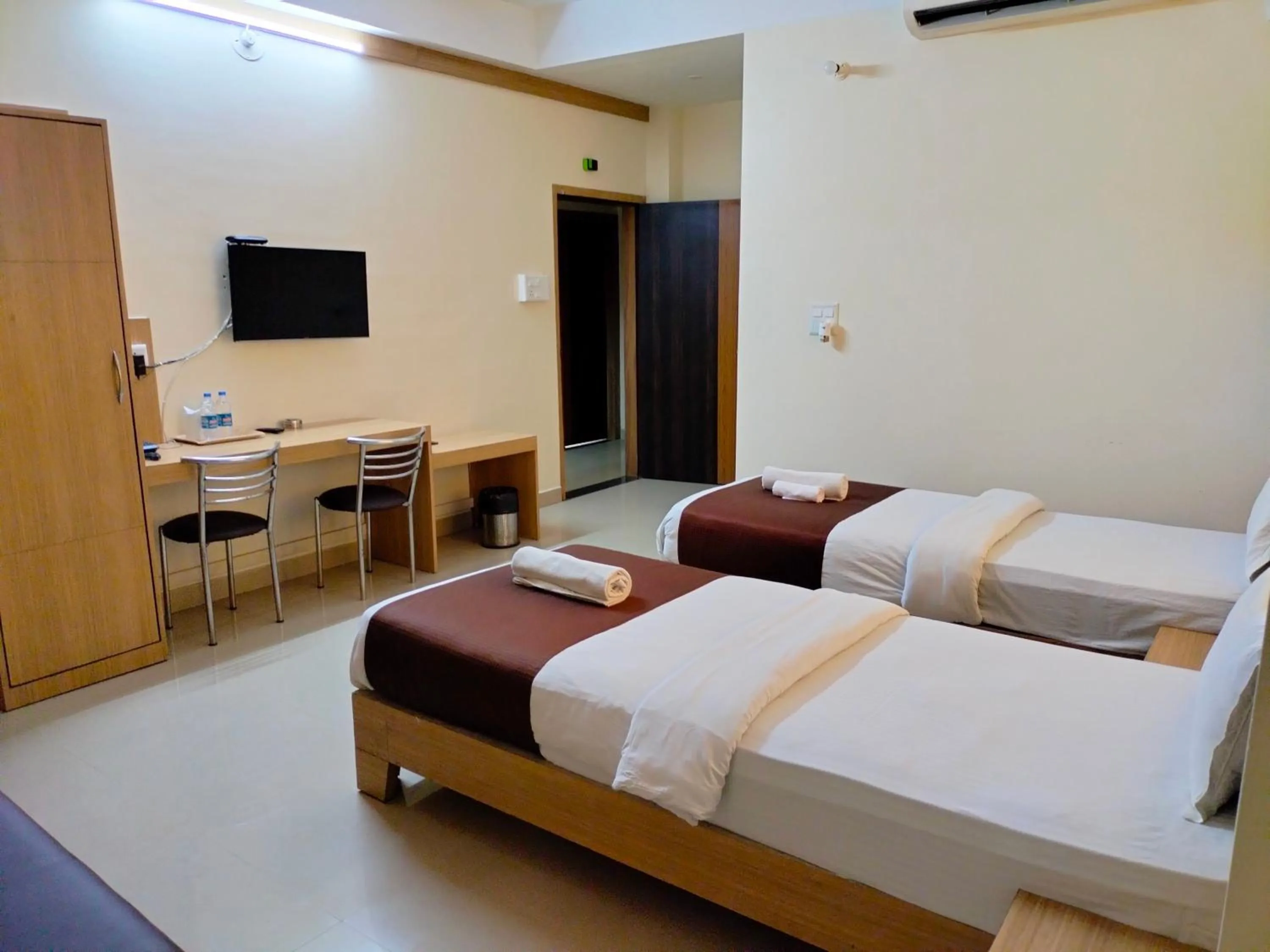 Dining area in Hotel Jaysha