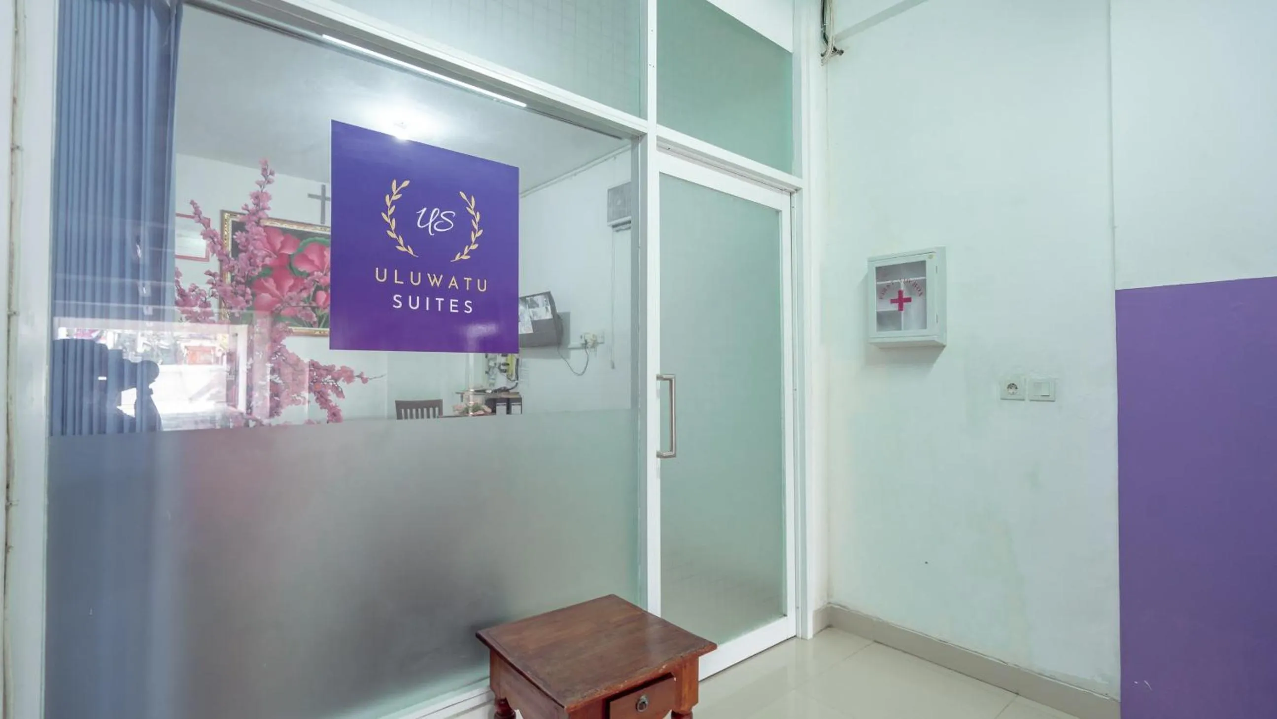 Facade/entrance in RedDoorz @ Uluwatu Suites