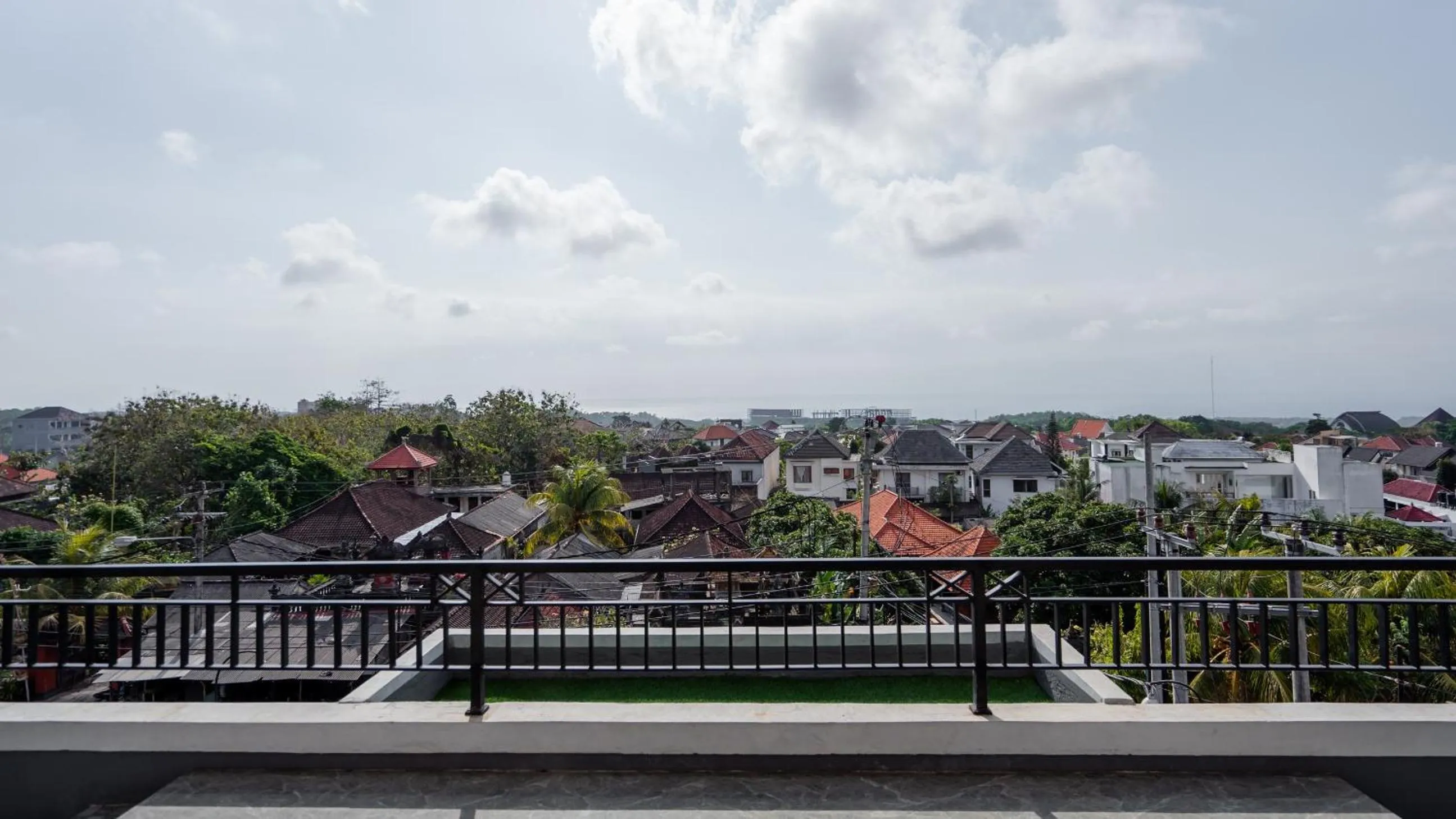 Balcony/Terrace in RedDoorz @ Uluwatu Suites