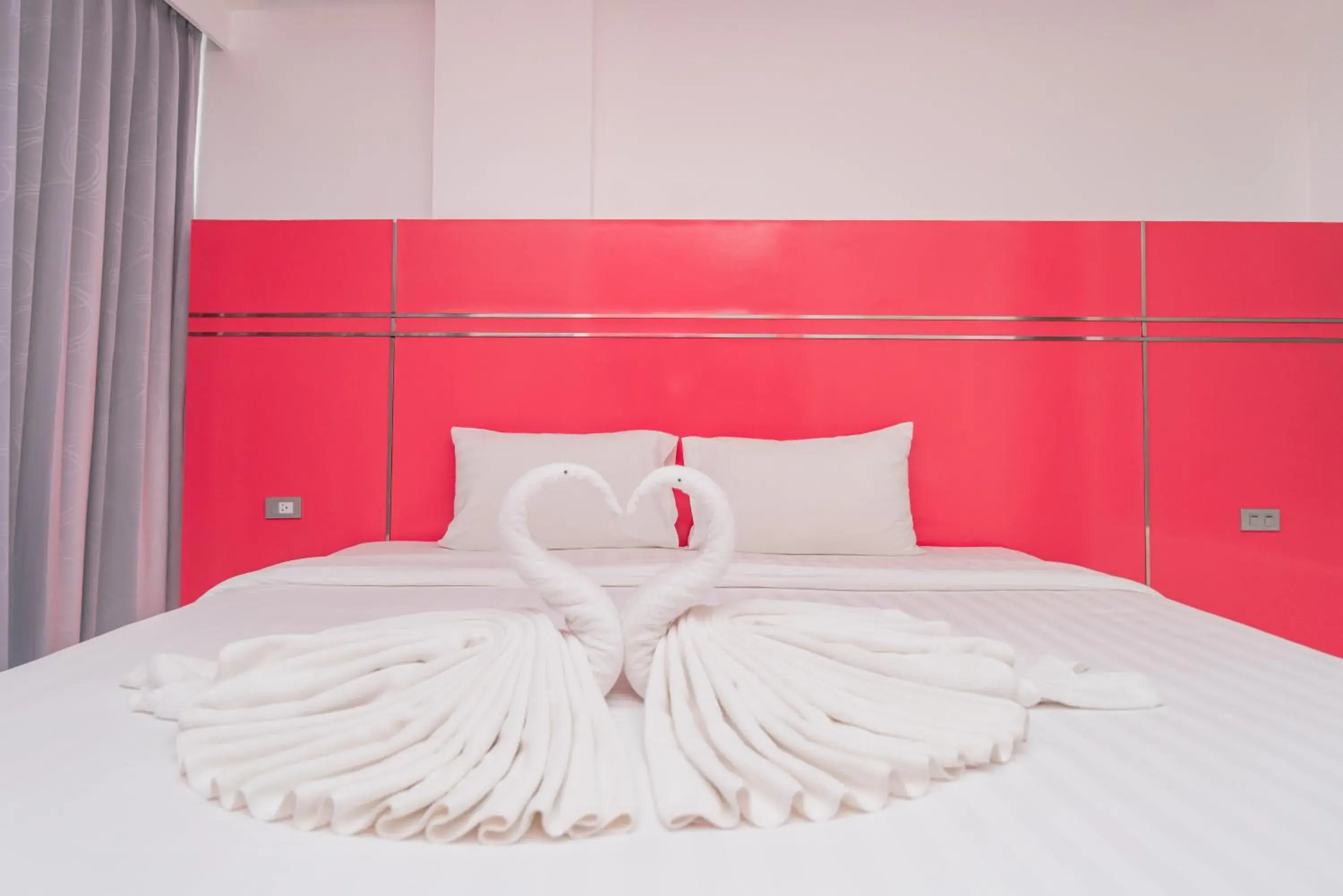 Bedroom, Bed in Patong Diamond Hotel Bedroom, Bed in Patong Diamond Hotel