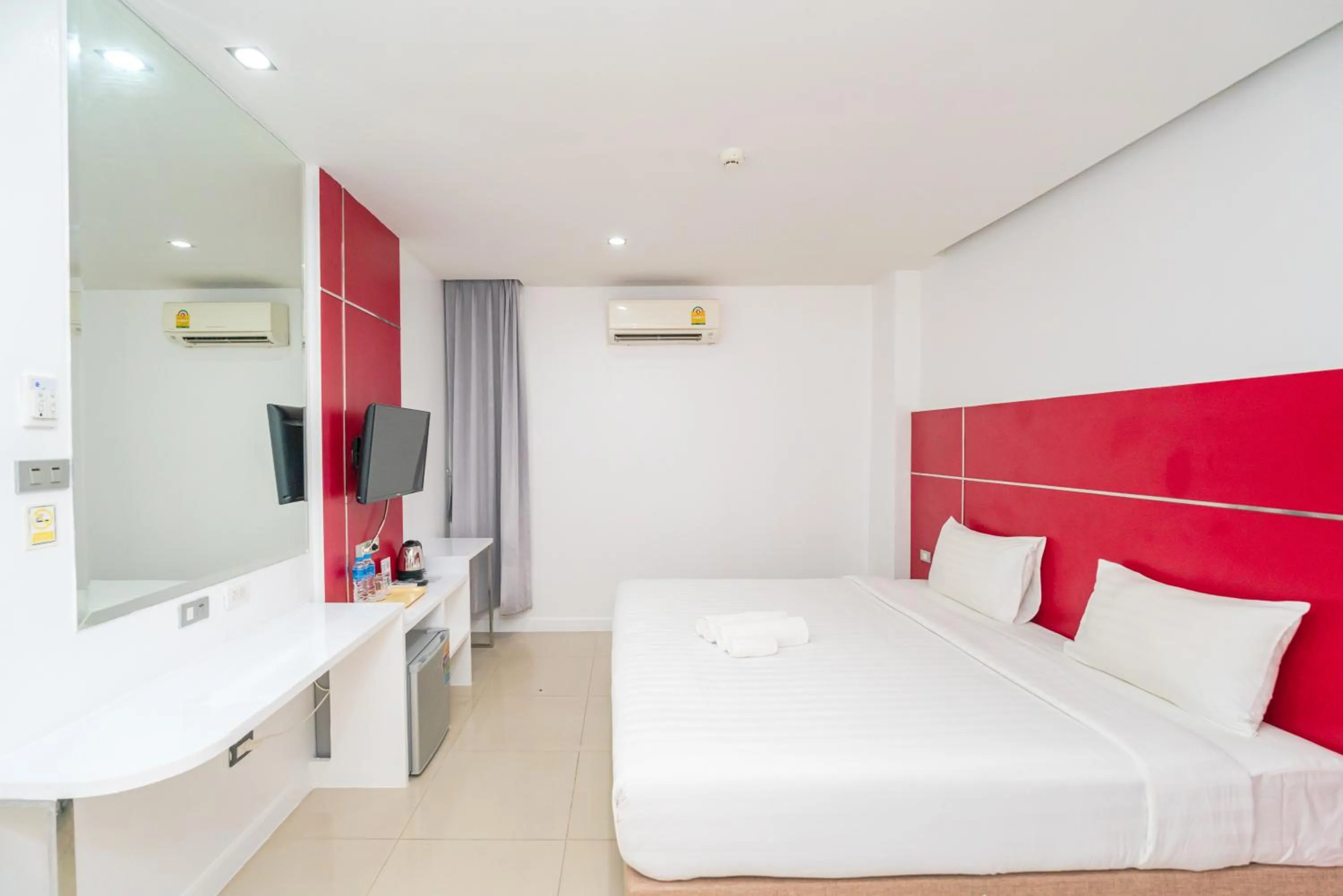 Bed in Patong Diamond Hotel