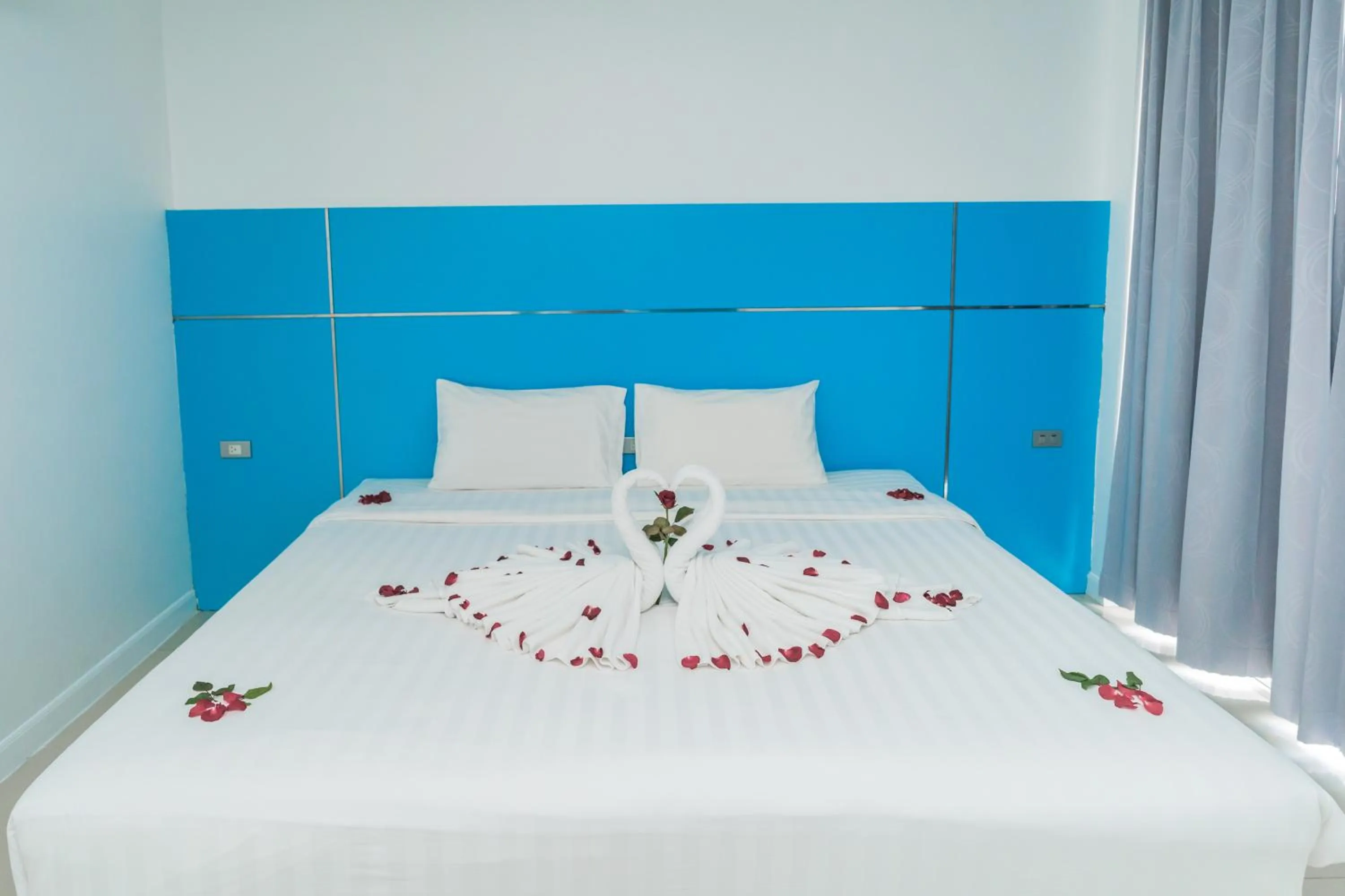 Bedroom, Bed in Patong Diamond Hotel