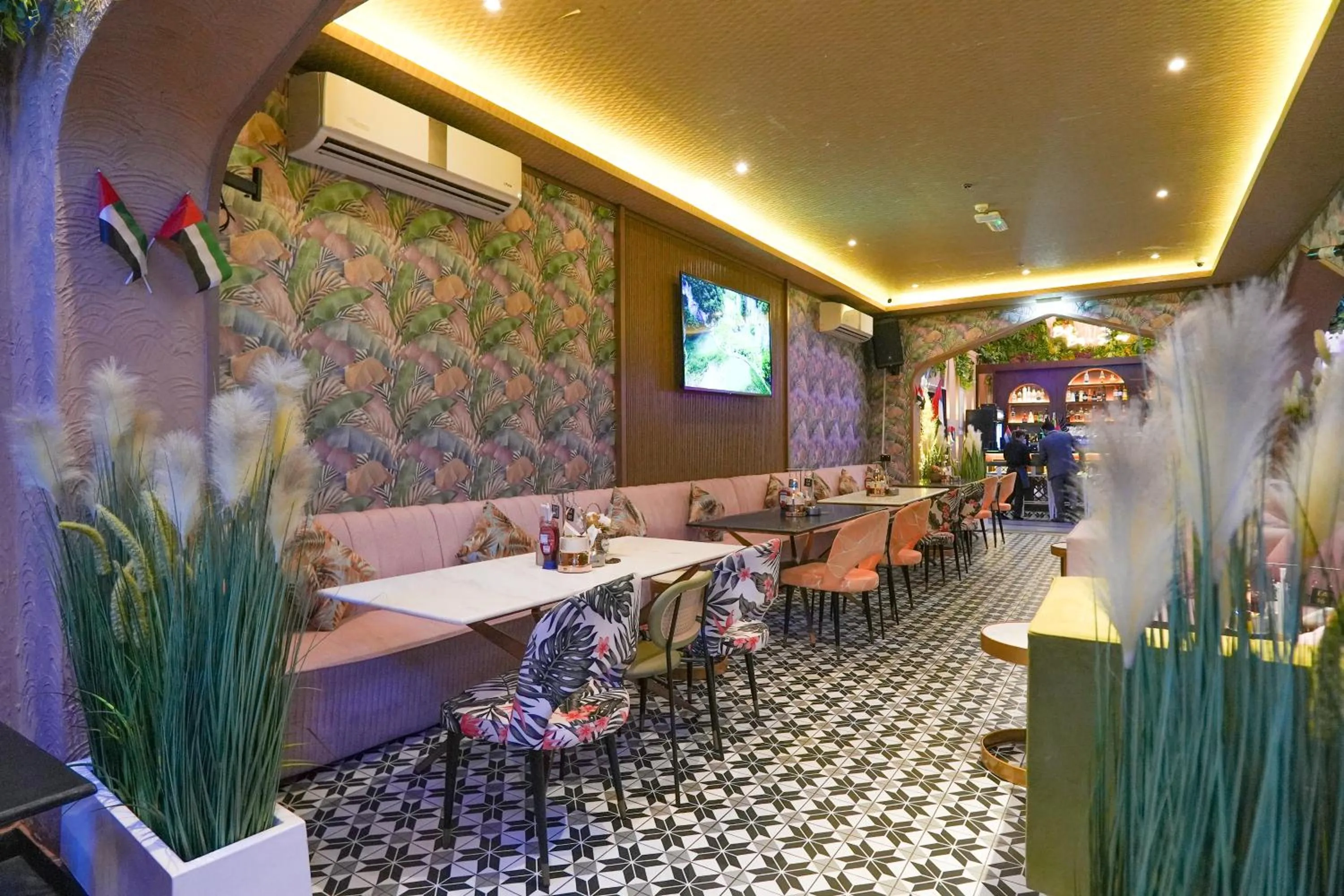 Restaurant/places to eat in Concorde Creek View Hotel Bur Dubai