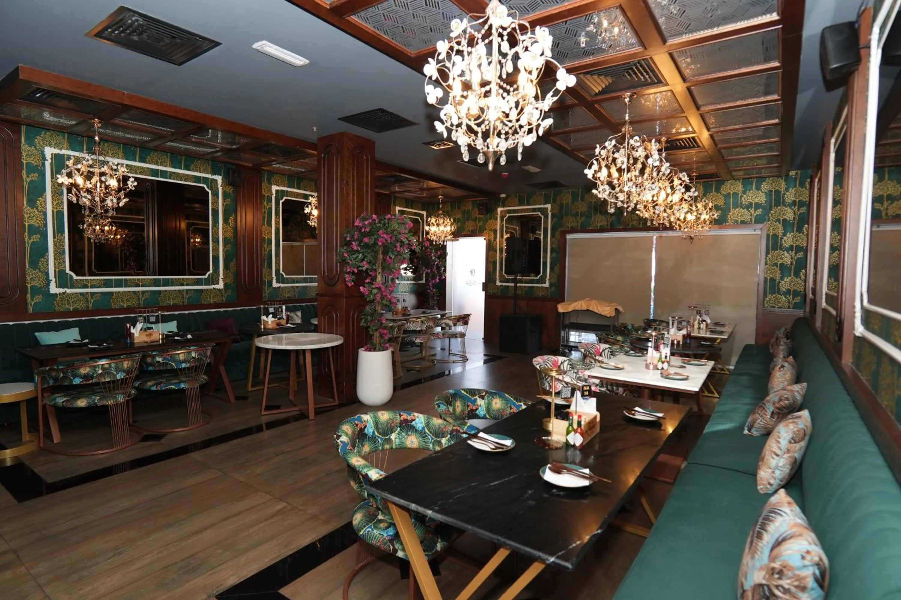 Restaurant/places to eat in Concorde Creek View Hotel Bur Dubai